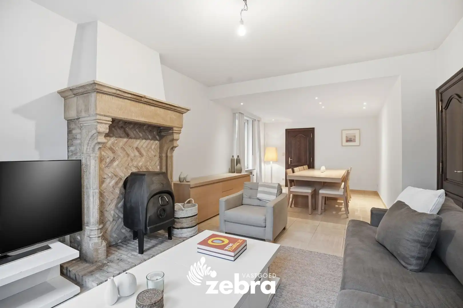 Stijlvolle, volledig gemeubelde karakterwoning in het centrum van Roeselare! foto 4
