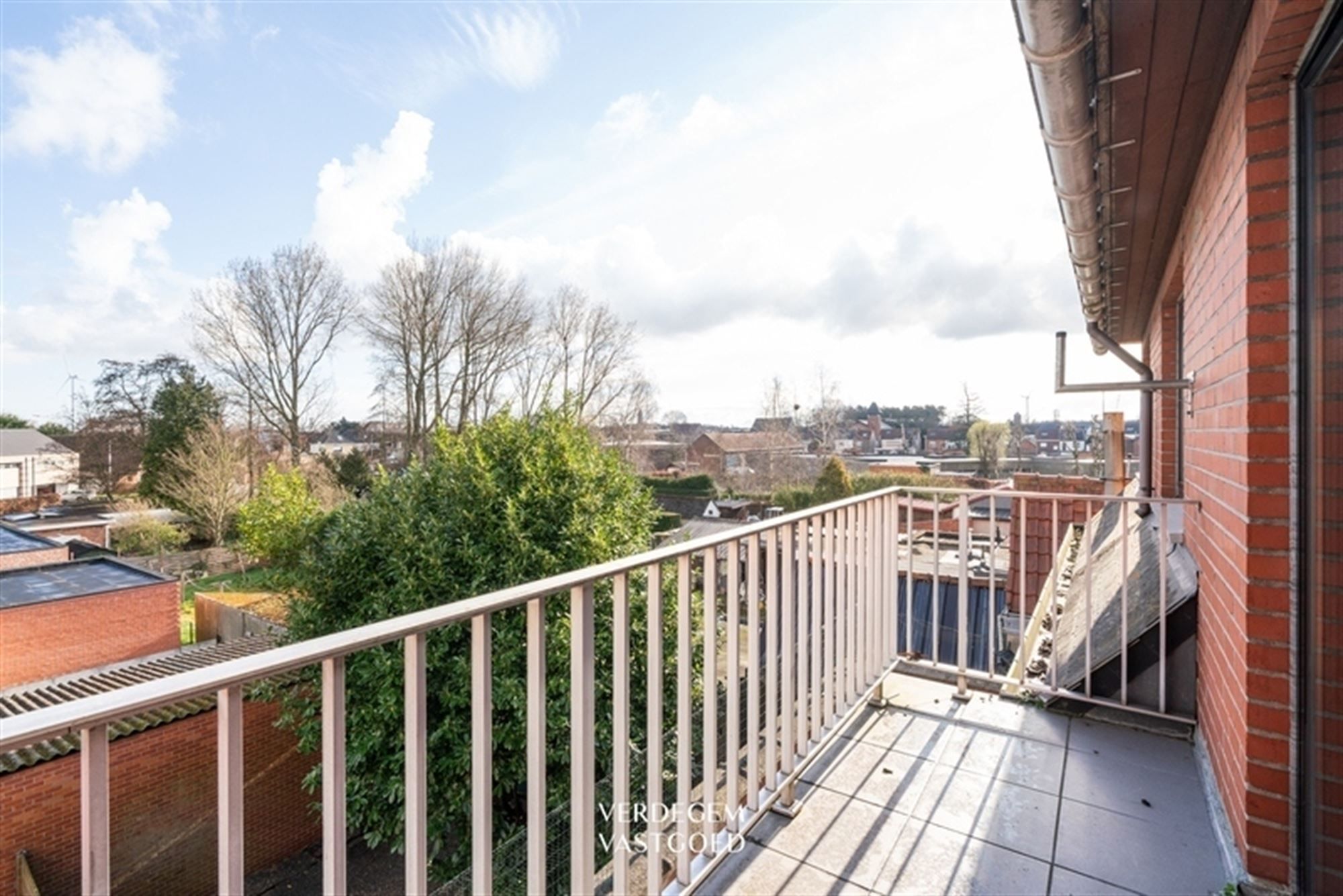 Appartement met 3 slaapkamers, terras, grote zolder en garage foto 10