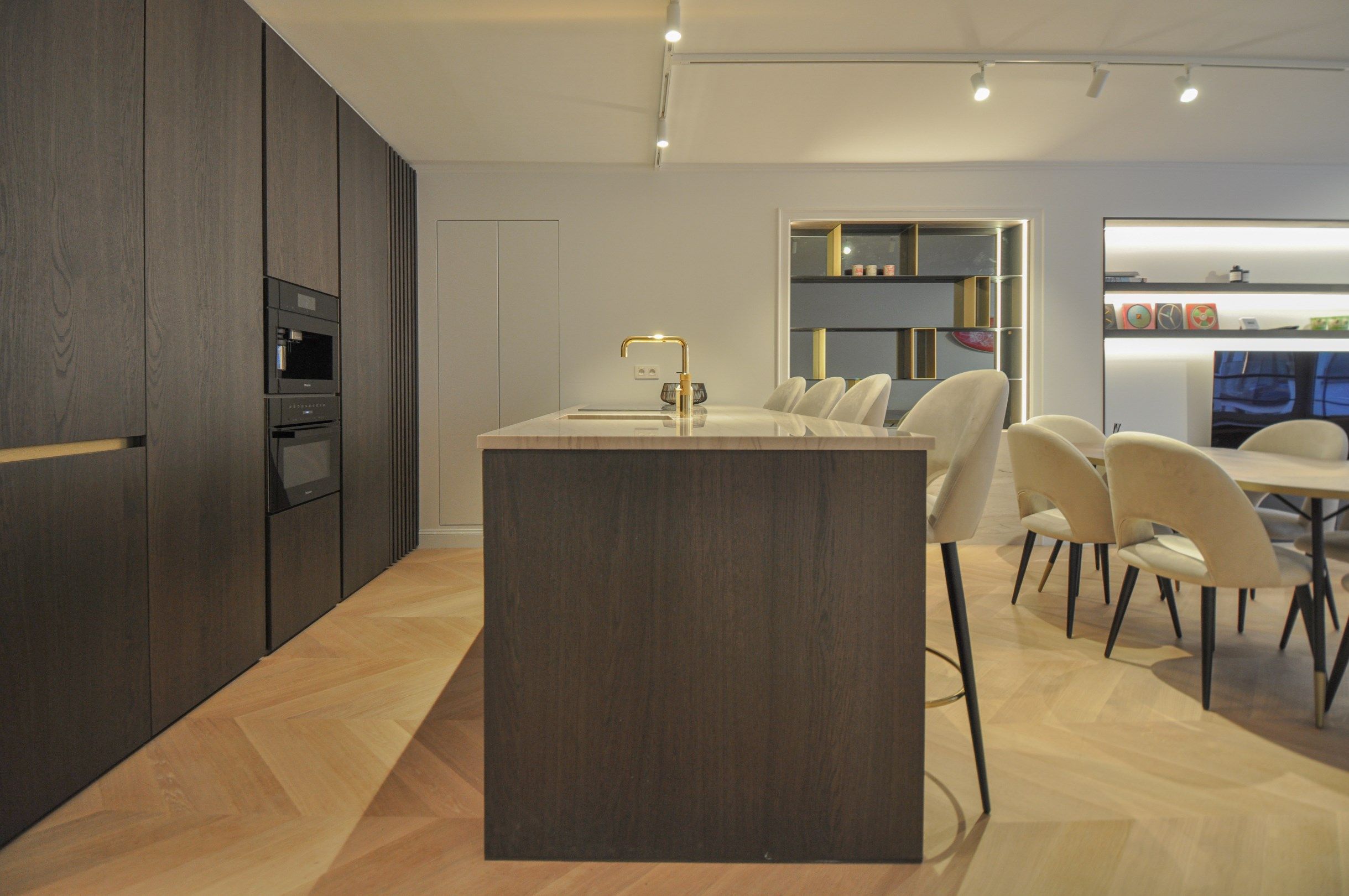 Hoogwaardig volledig gerenoveerd appartement met zijdelings zeezicht en zicht op de Kustlaan. foto 12