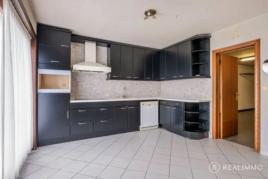 Ruime op te frissen, halfopen bebouwing te Zwevegem foto 7