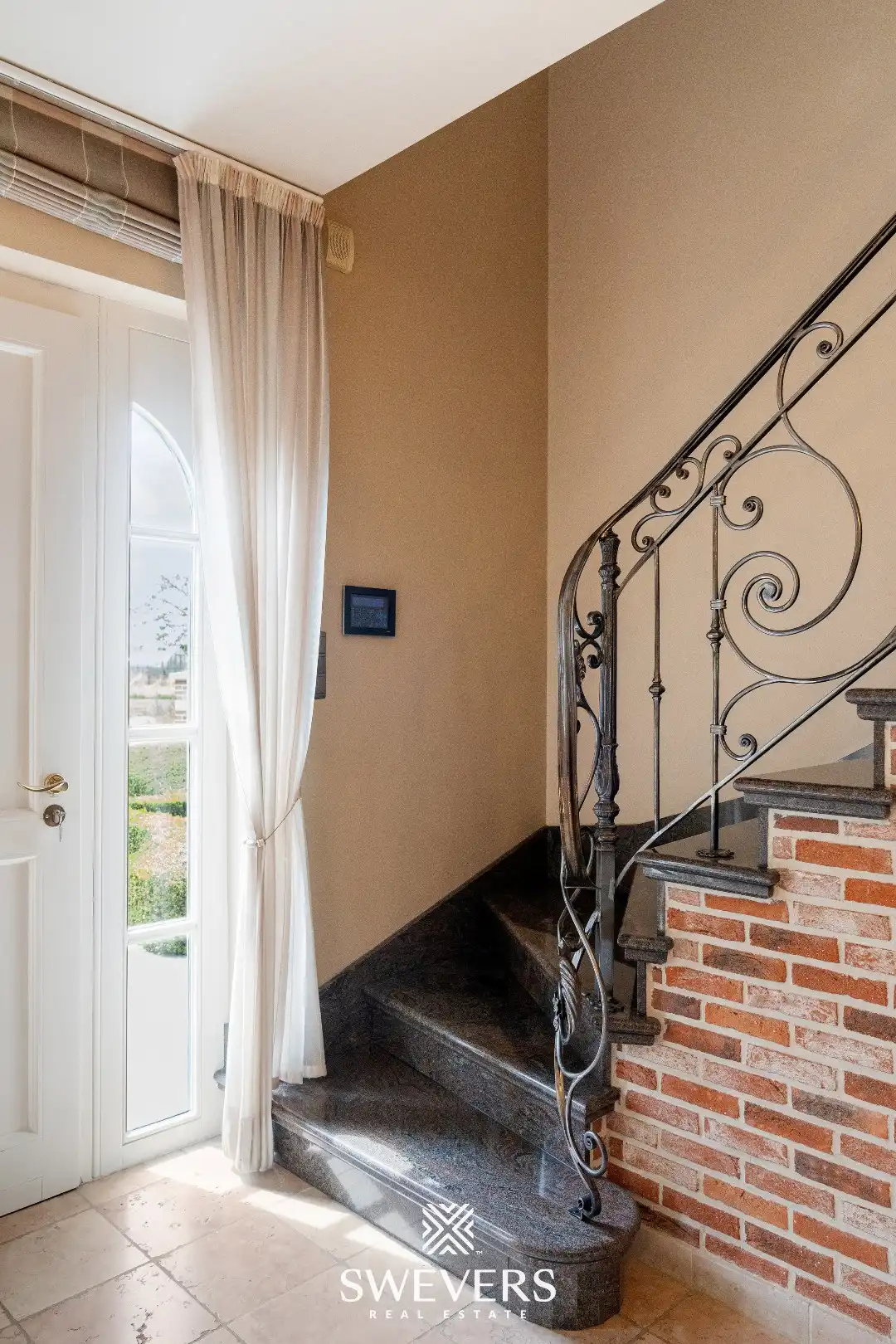 Ruime en instapklare villa met 5 slaapkamers op een perceel van 22a 96ca foto 16