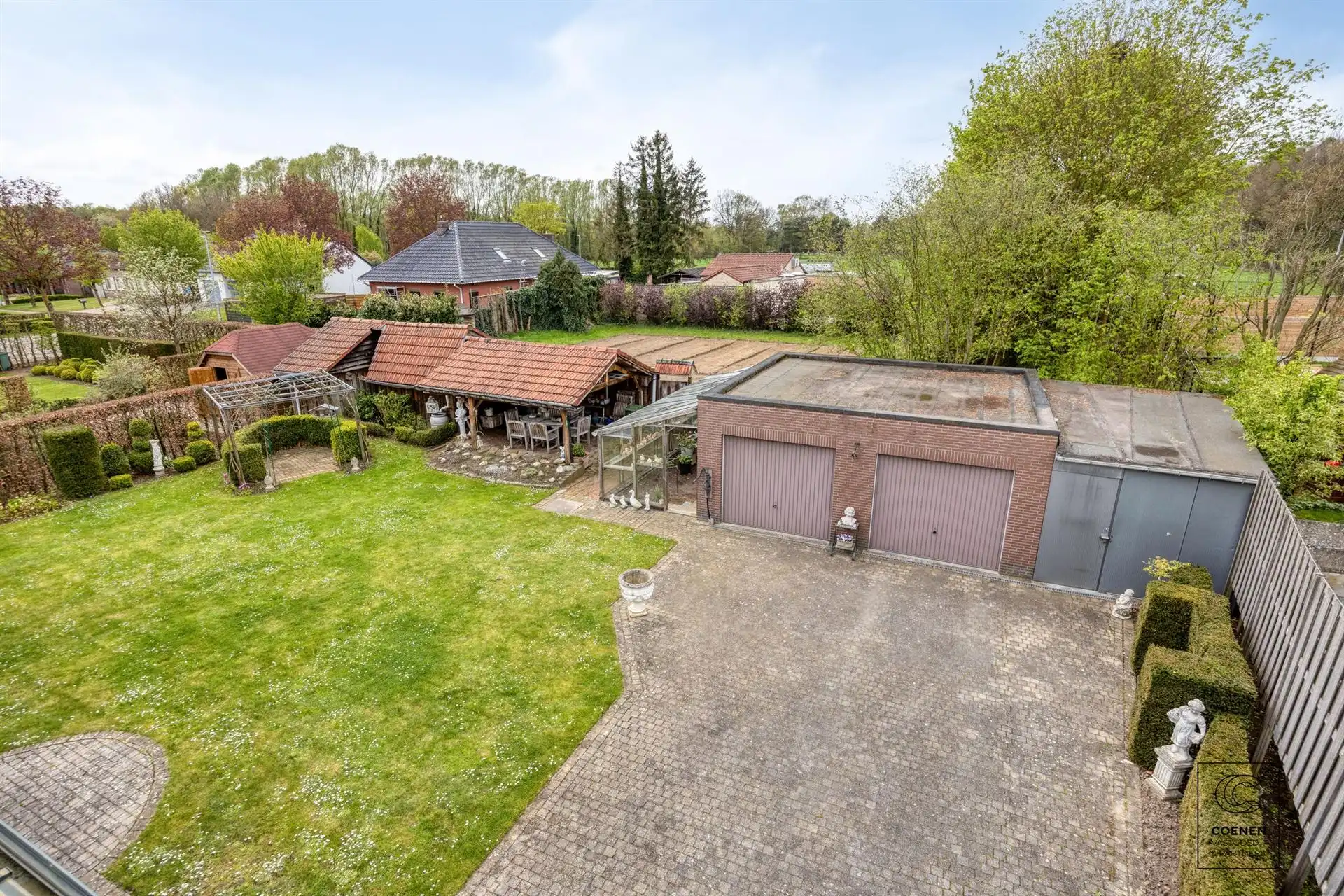 Charmante gezinswoning van 196 m², 3 slpks en 3 garages! foto 28