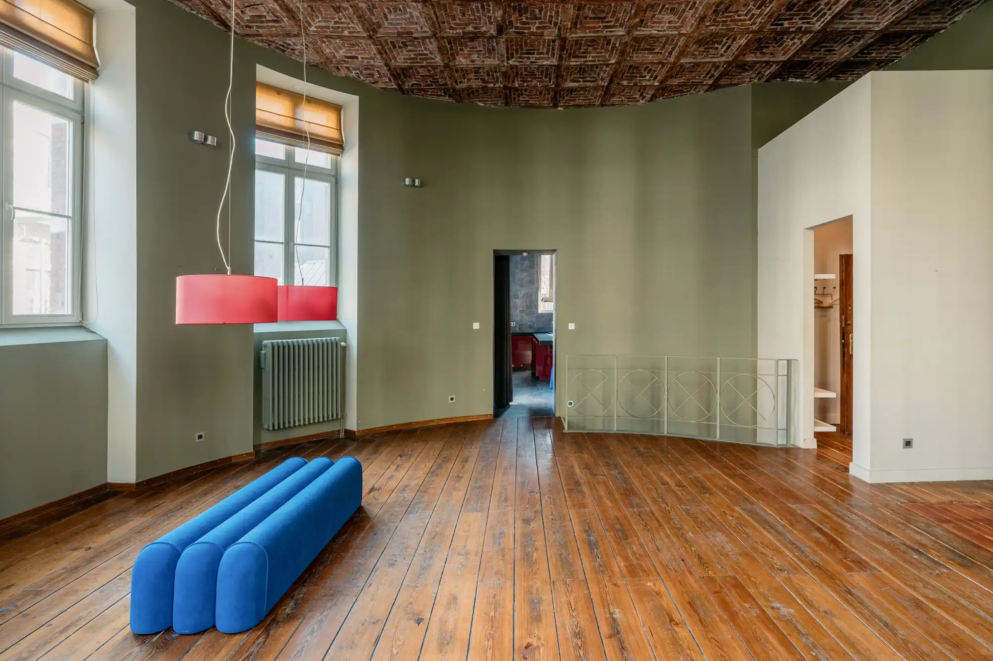 Doornroosje en Zillion in één sprookje: er was eens een appartement met een vijver in een kasteel. foto 4