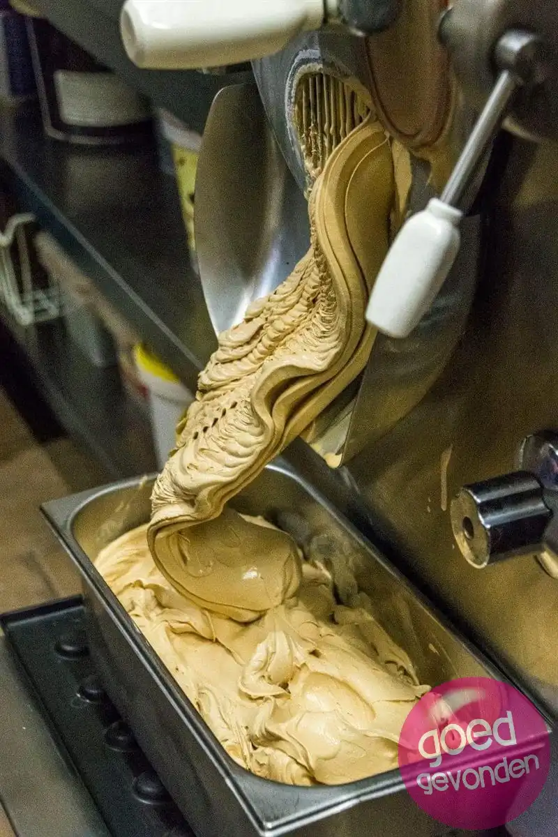 Handelsfonds - ijs en broodjesbar - parking - terras foto 23