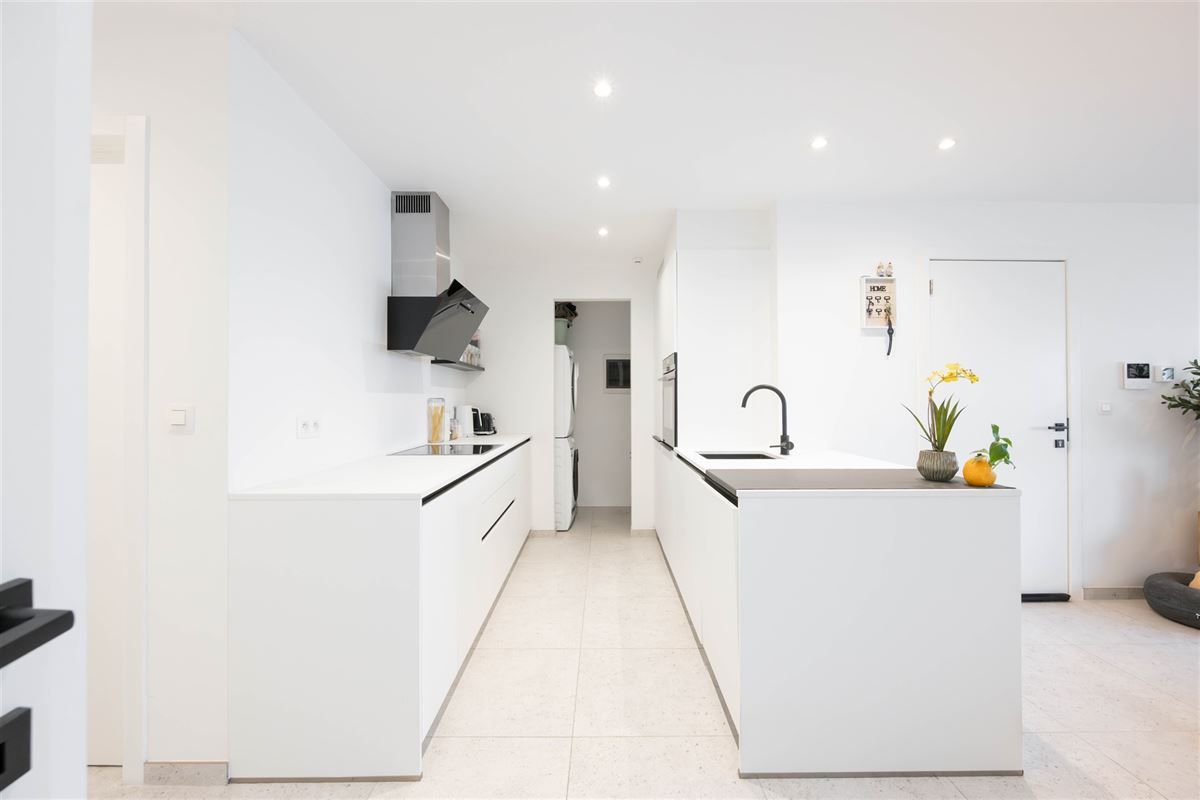 Gerenoveerd appartement op een toplocatie in Kortrijk foto 5
