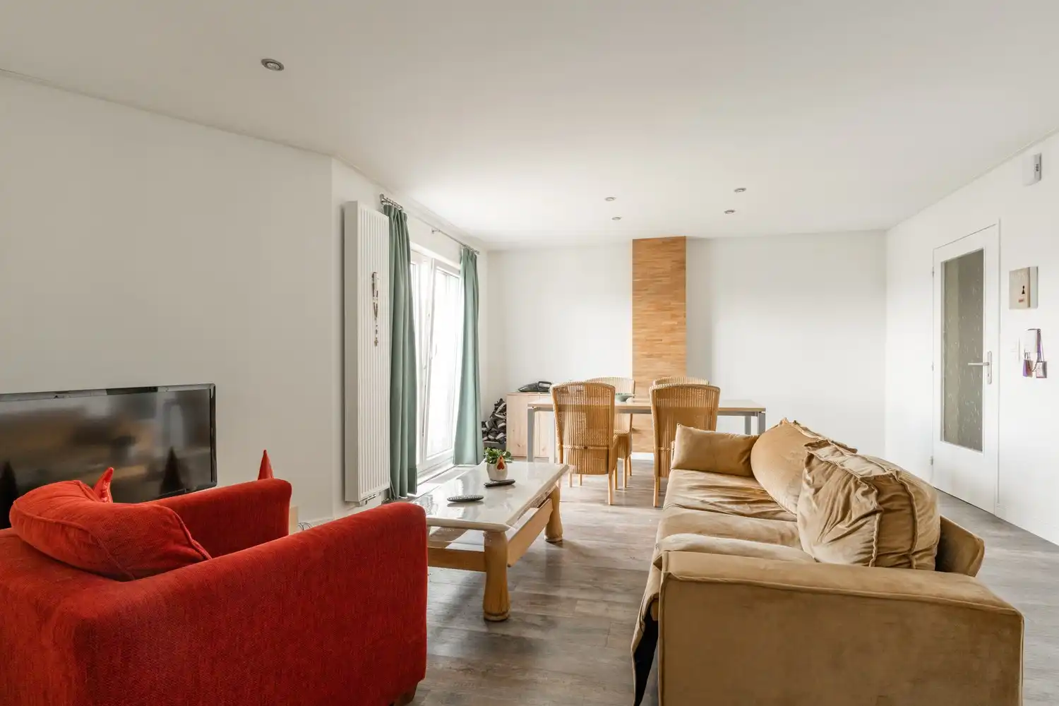 Mooi gerenoveerd appartement pal in het centrum van Neerpelt! foto 5