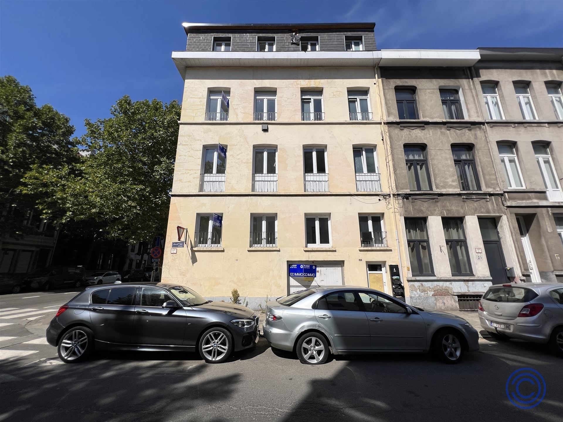 Vergund appartementsgebouw met garages! foto {{pictureIndex}}