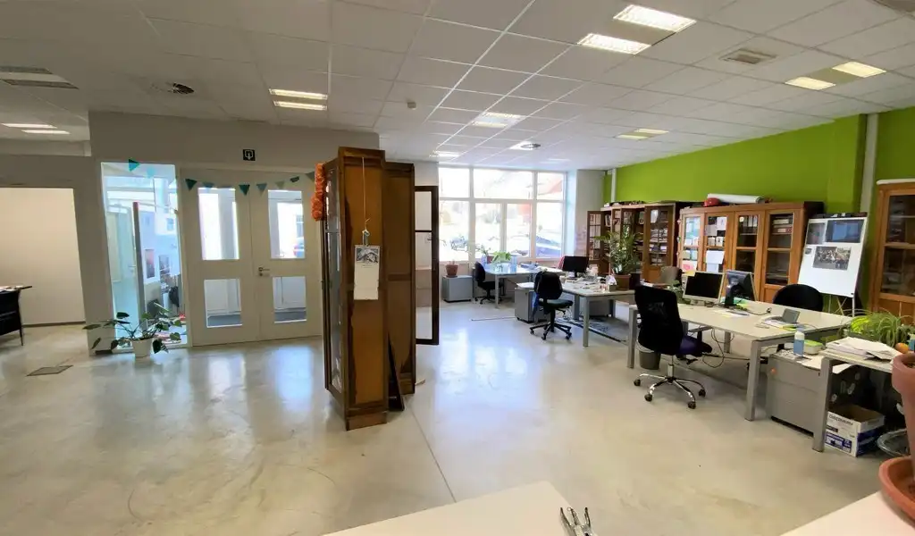 Gerenoveerde kantoorruimte te huur aan Begijnhoflaan in Gent foto 3