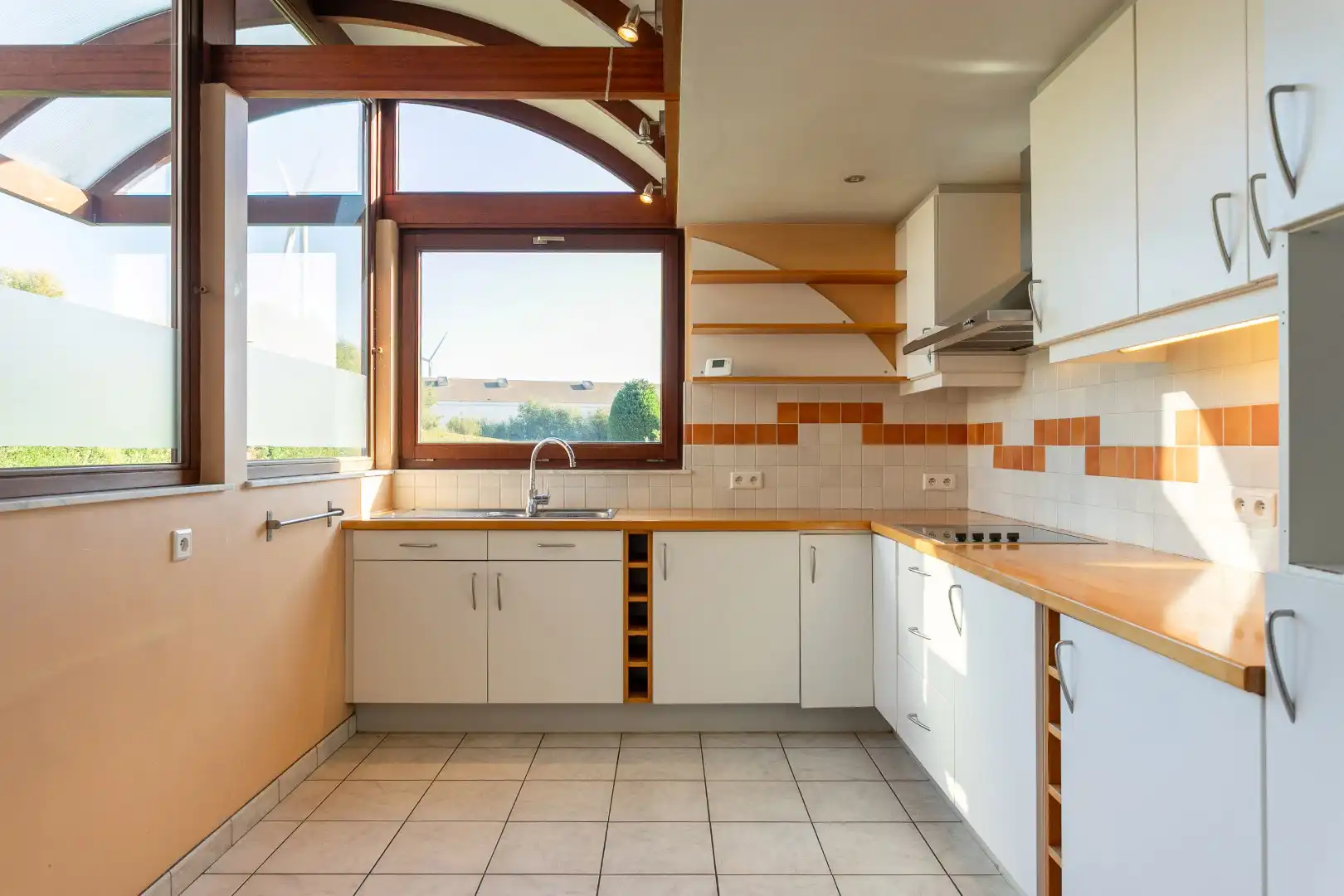 Karaktervolle architectenwoning (EPC B) met 3 slpks, garage en tuin te Lot foto 9