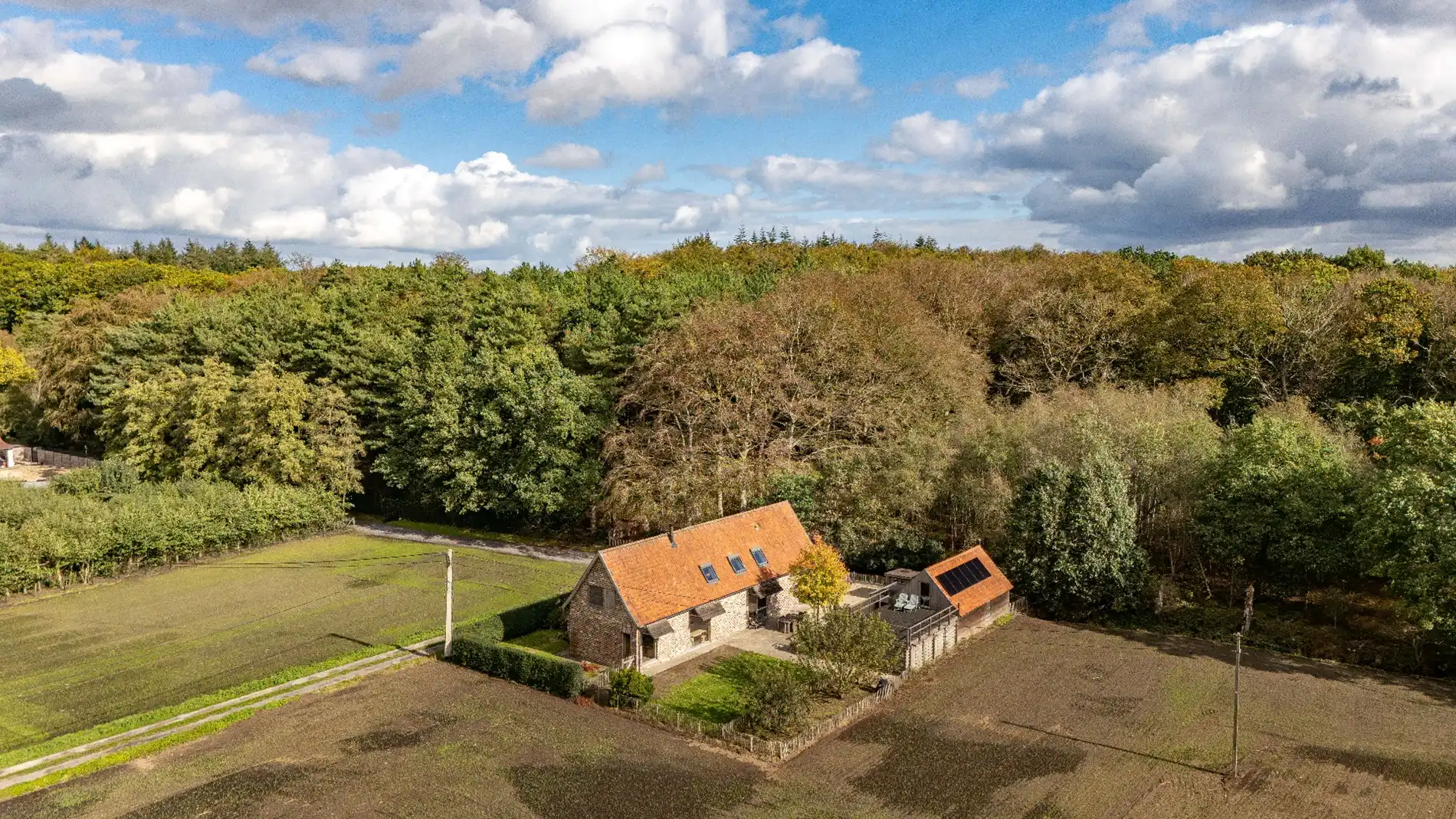UNIEKE WOONBELEVING OMRINGD DOOR RUST EN NATUUR  foto {{pictureIndex}}