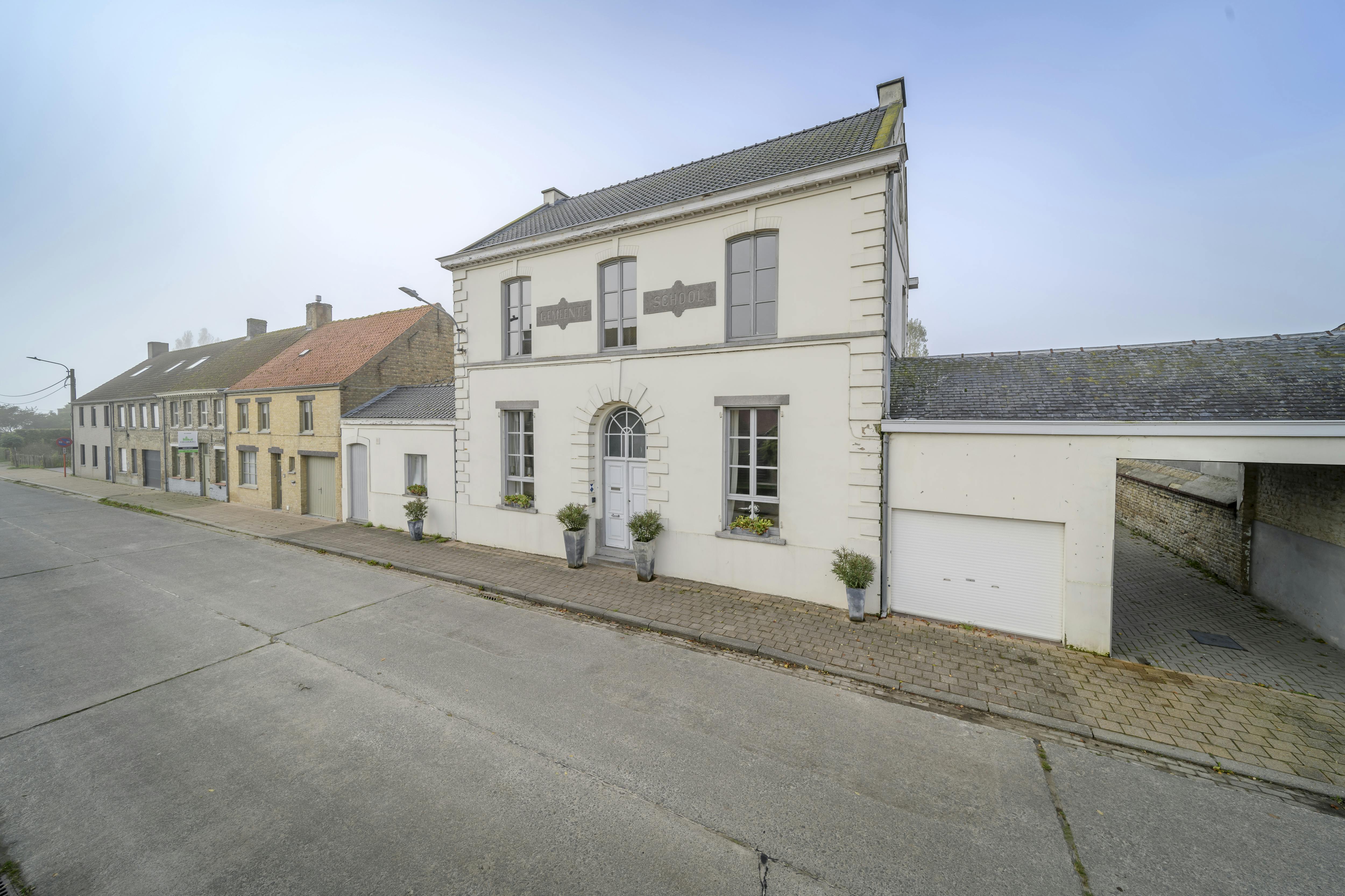 Hoofdfoto van de publicatie: Authentieke herenwoning met 5 slaapkamers, tuin en garage.