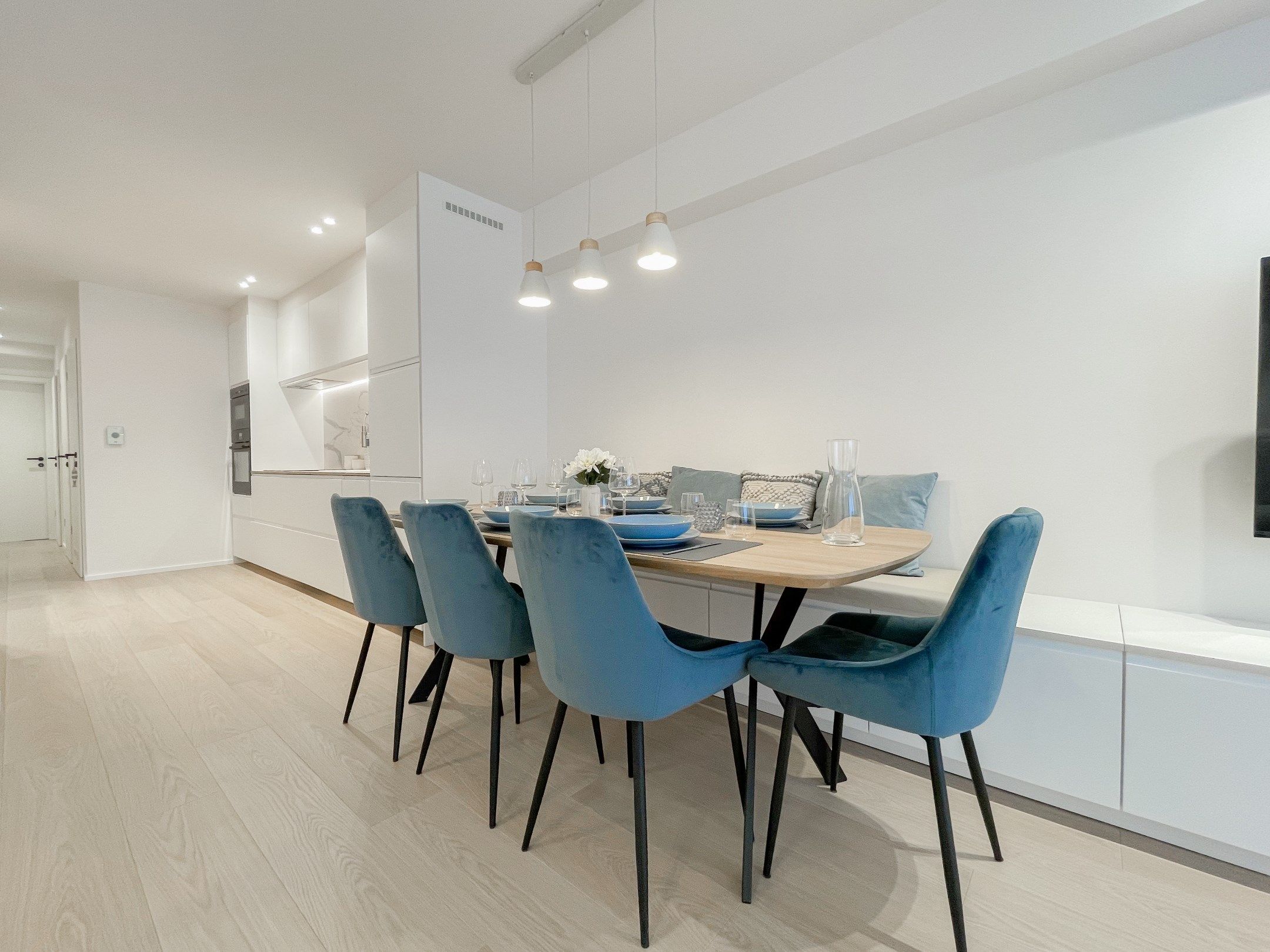 Tijdloos volledig gerenoveerd appartement gelegen nabij het Driehoeksplein en de Zeedijk. foto 3