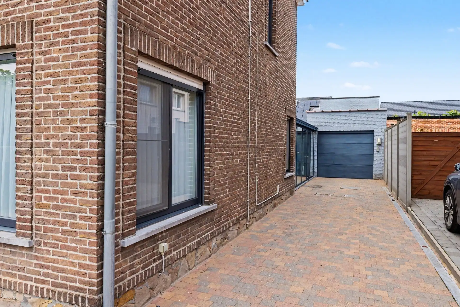 Goed gelegen halfopen bebouwing met ruime oprit, 3 slaapkamers en tuin foto 24