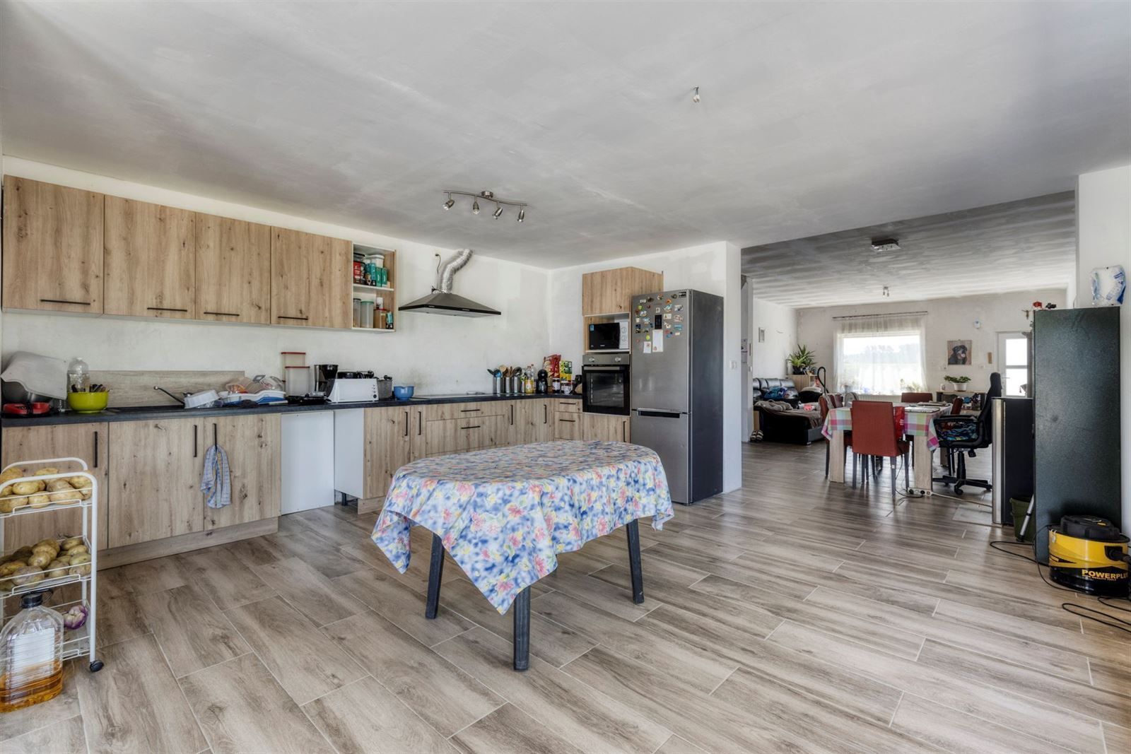 Verder te renoveren woning met grote tuin!  foto 2