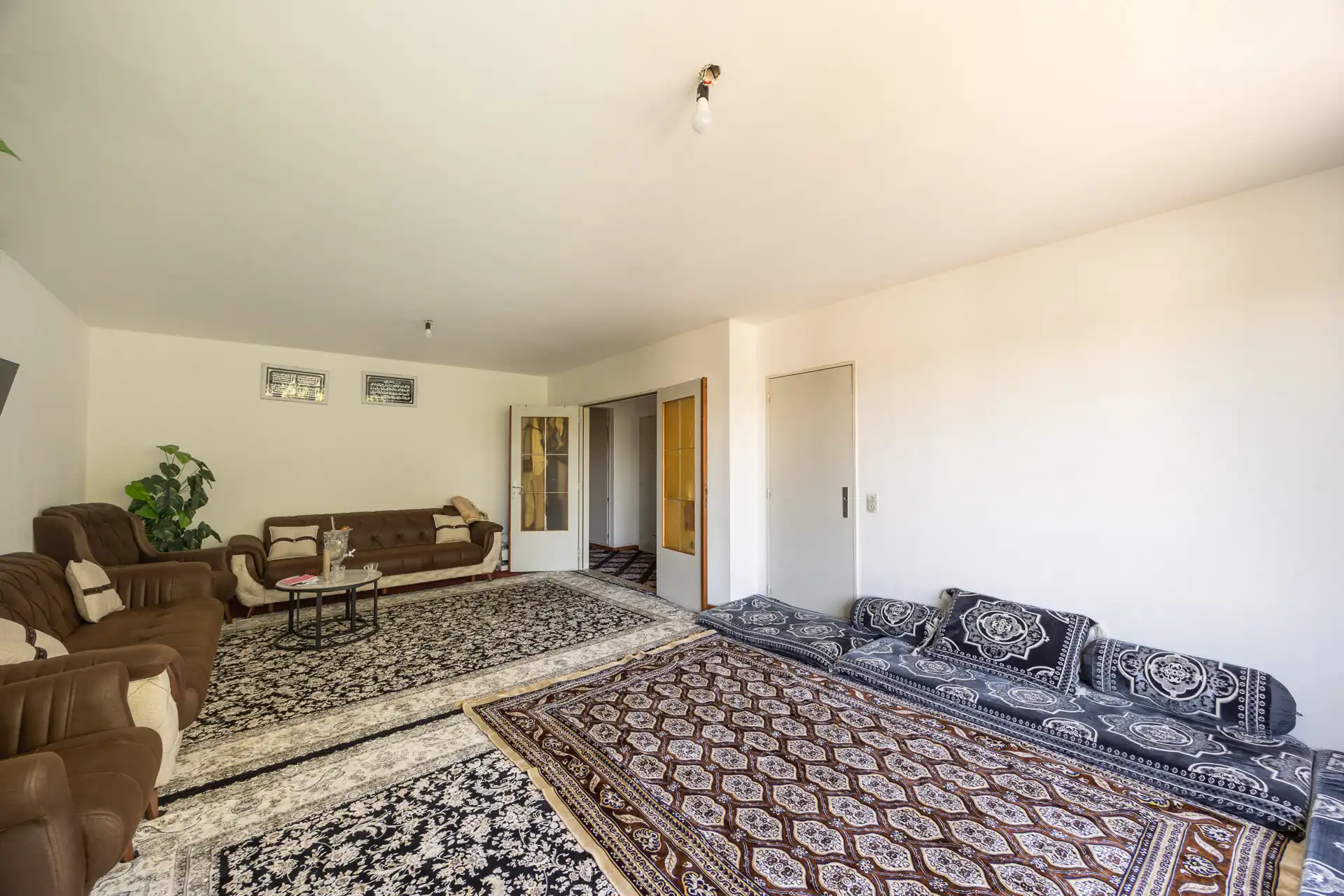 Instapklaar appartement met 3 slaapkamers, terras en kelder foto 4