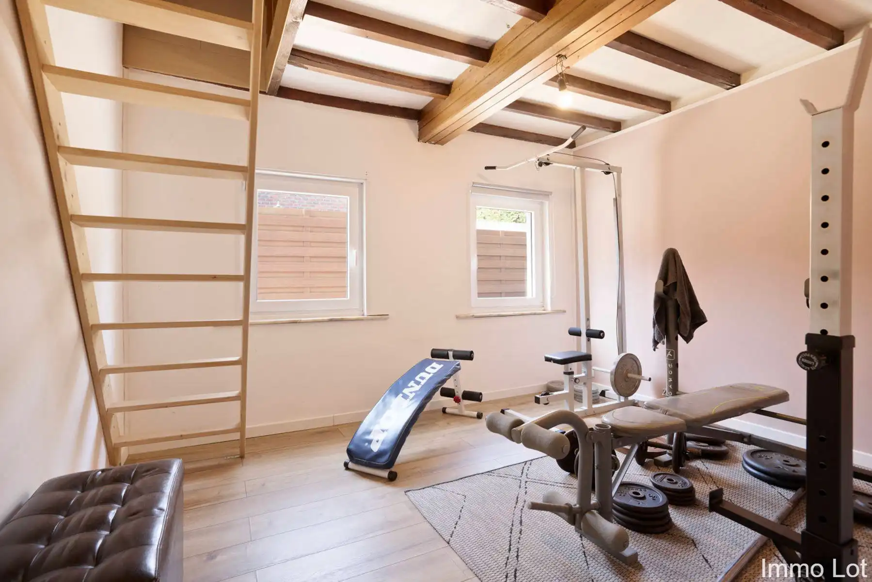 Ruime halfopen bebouwing op perceel van 765 m² foto 12