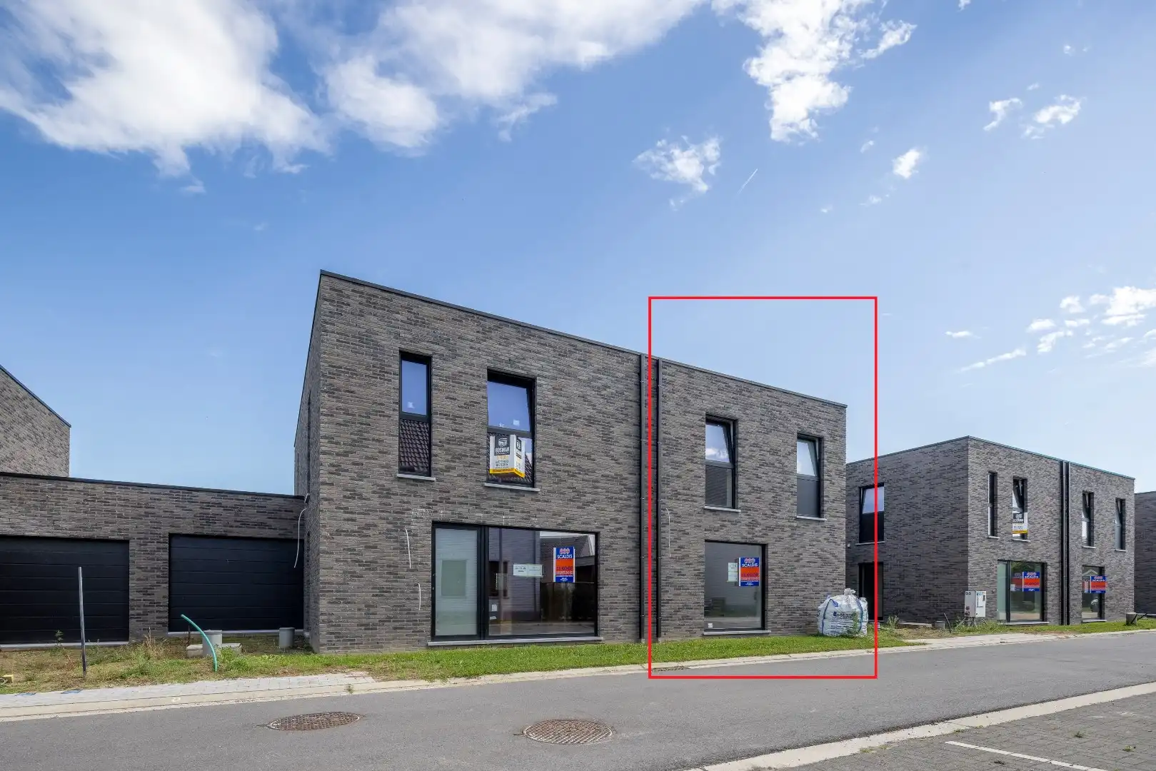 HALF OPEN NIEUWBOUW BEN-WONING MET 3 SLK, GARAGE, TERRAS EN TUIN foto {{pictureIndex}}