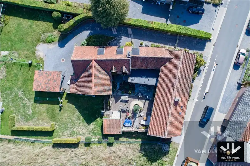 Volledig gerenoveerde, instapklare hoeve met authentieke elementen en sfeer in het hart van Haspengouw - een charmante woning én een ideale locatie om uw evenementenlocatie, B&B, kantoor, ... te vestigen! foto 37