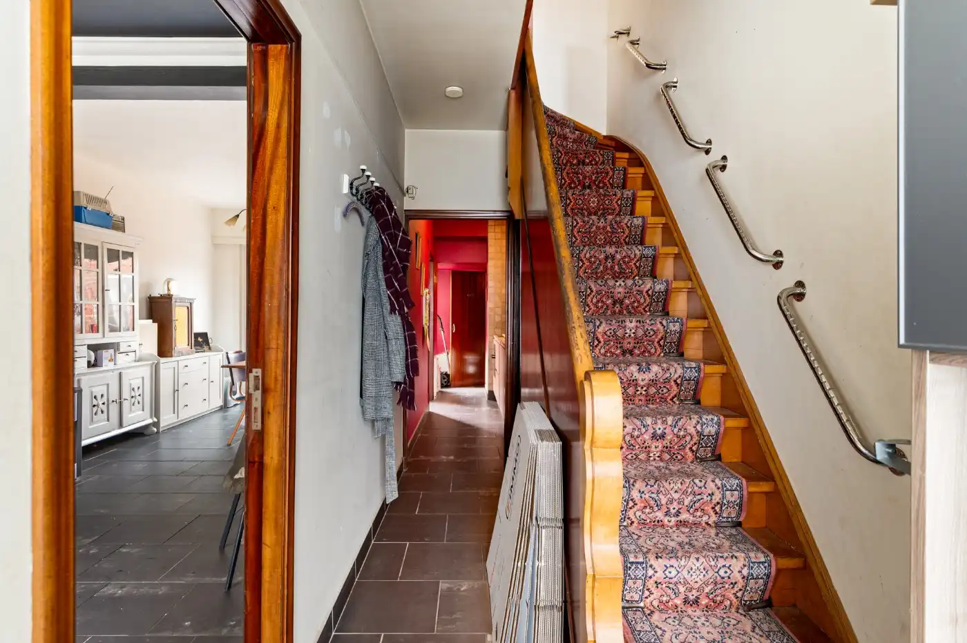 Op te frissen, grote woning met 3 à 4 slpk. en tof west-tuintje foto 9