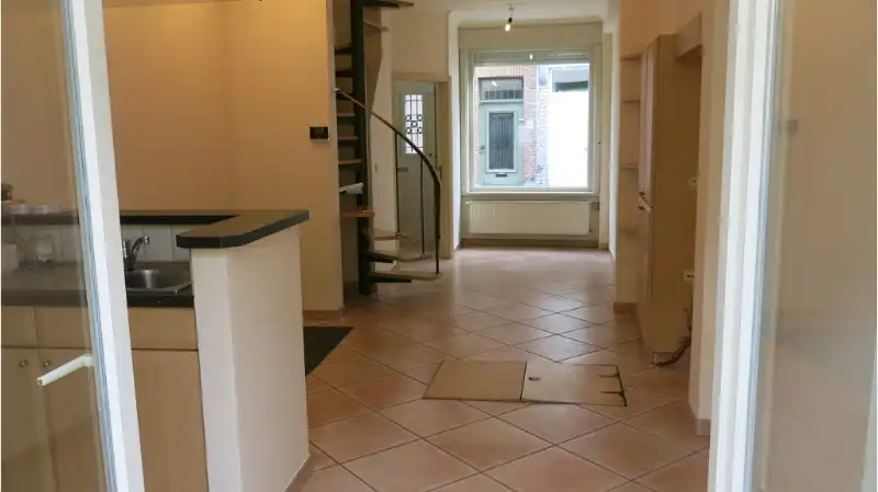 Vernieuwde 3-slaapkamerwoning te huur in het centrum van Brugge foto 2