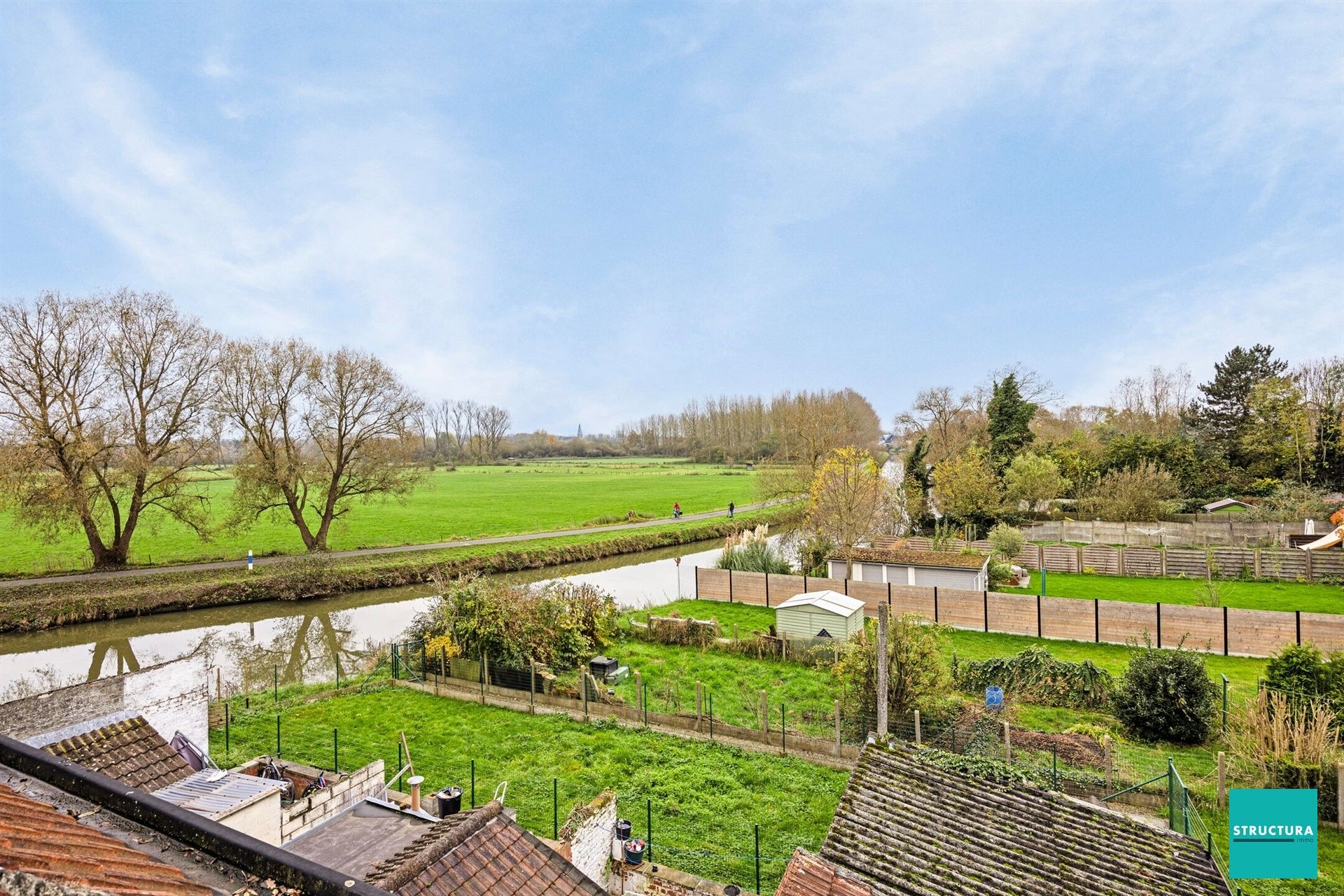 Instapklare woning met 4 slaapkamers en ruime tuin foto 25