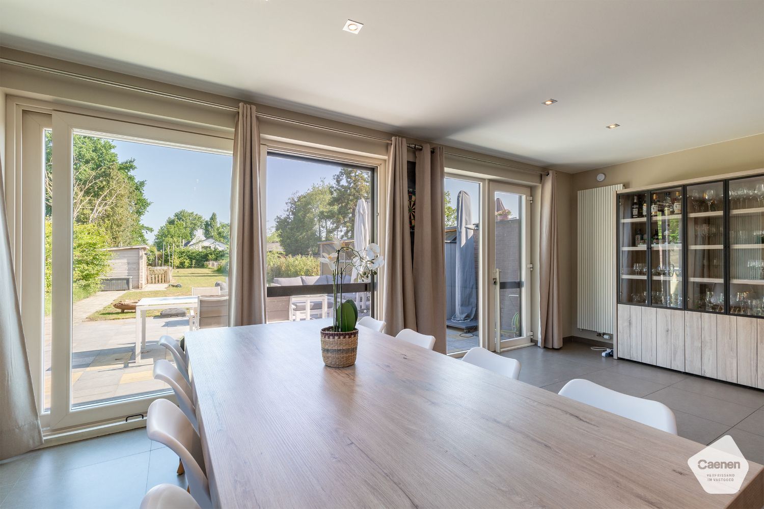 STIJLVOLLE HALF-OPEN WONING MET 5 SLAAPKAMERS en EEN PRACHTIGE TUIN OP EEN PERCEEL VAN 918 m² foto 5