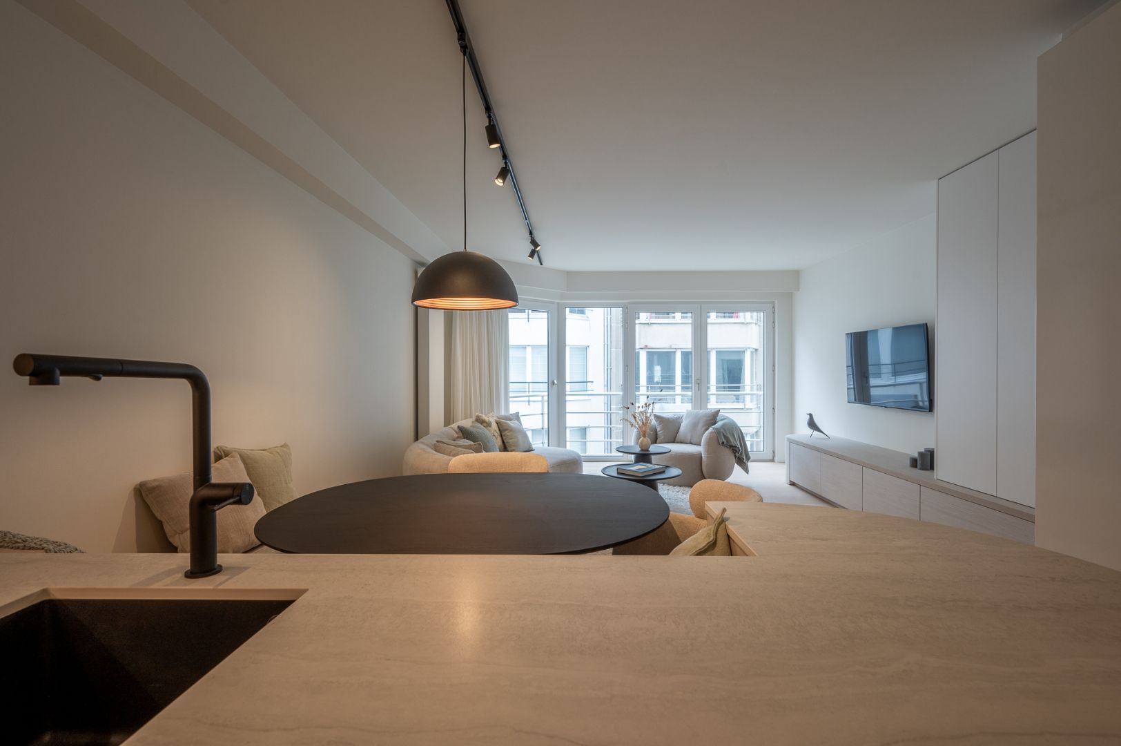 Luxueus gerenoveerd appartement met zijdelings zeezicht foto 6