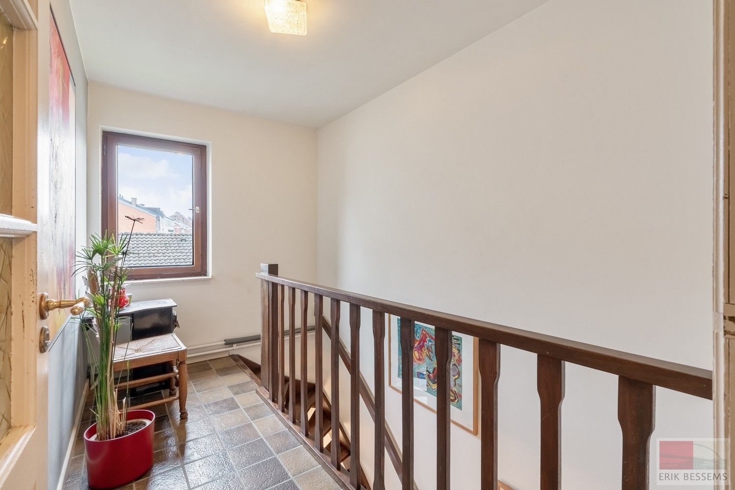 Karaktervolle woning uit 1980 bevindt zich op een perceel van maar liefst 1.399 m² en biedt een bewoonbare oppervlakte van 278 m² foto 16