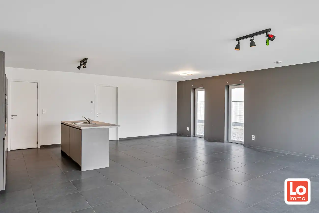 VERKOCHT! Moderne en instapklare halfopen woning met afzonderlijke garage in Lochristi! foto 7