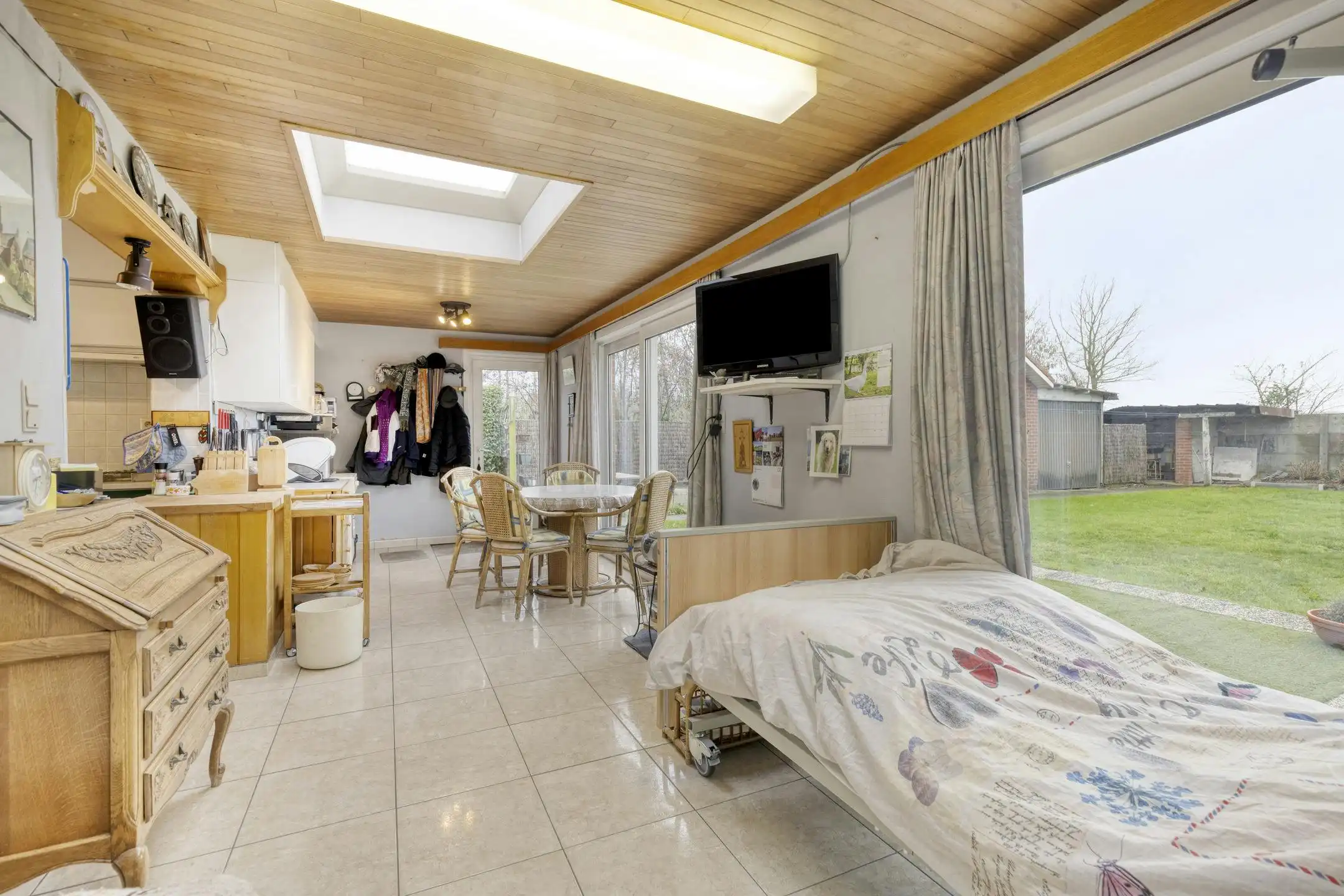 Ruime halfopen woning met 4 slaapkamers op 558m² te Veurne. foto 5