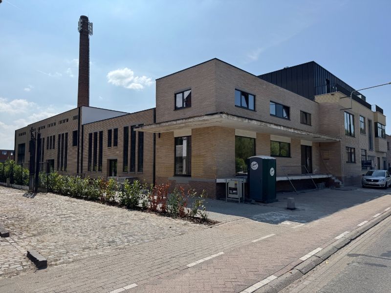 Bedrijfspand met woning foto 2