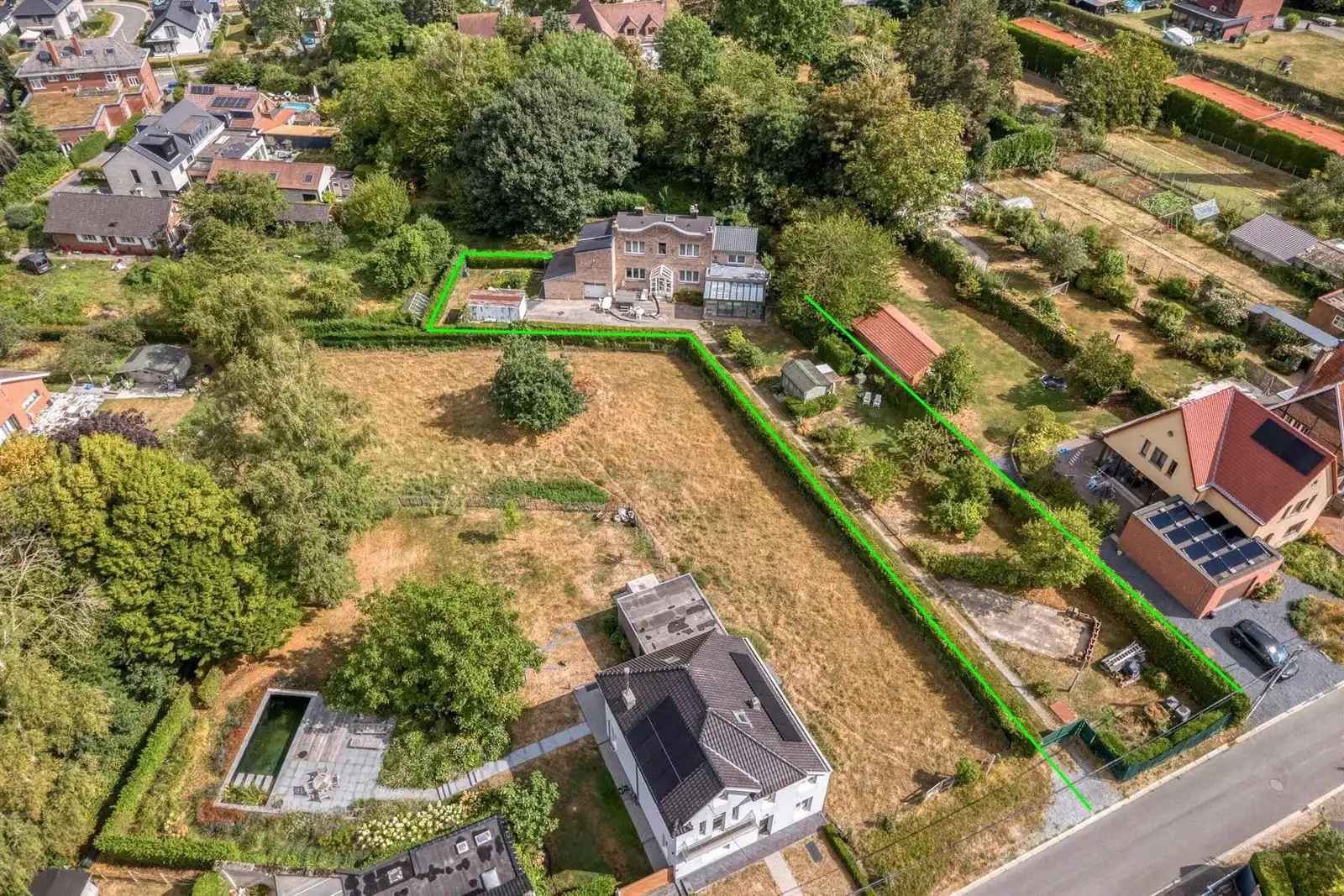 Unieke woning op mooi perceel van 12a foto 5