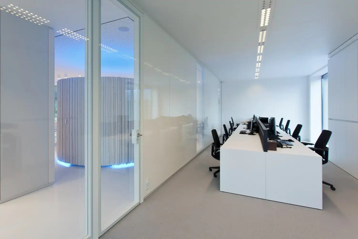 1067m² hoogwaardig kantoorgebouw foto 3