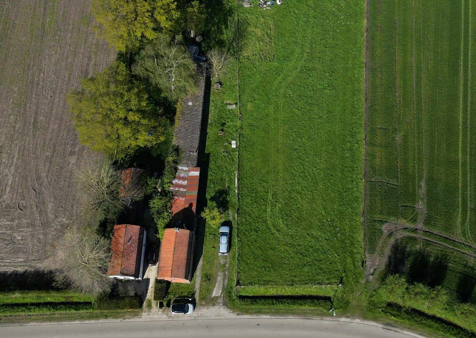 Landelijk gelegen te renoveren woning foto 3