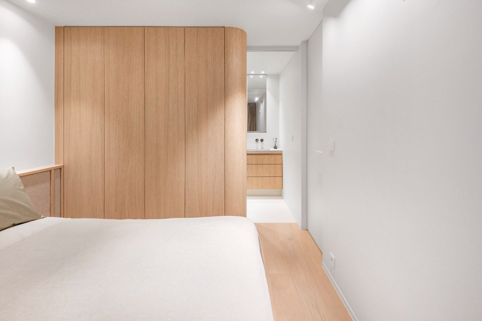Appartement met zijdelings zeezicht gelegen tussen het Driehoeksplein en het Albertplein in het Zoute. foto 13