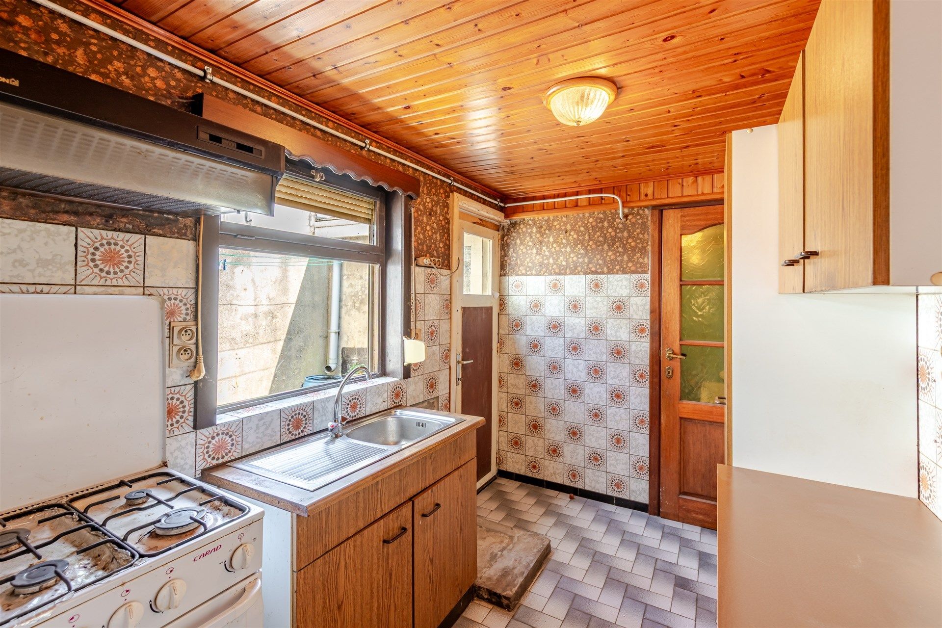 Te renoveren woning met potentieel foto 7