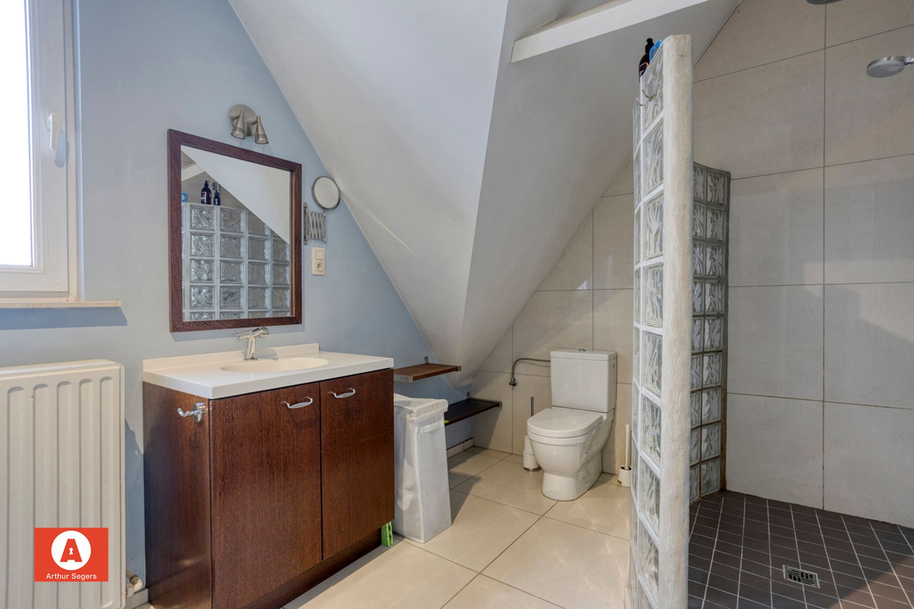 Karaktervolle open bebouwing met 5 slaapkamers en bureau foto 17