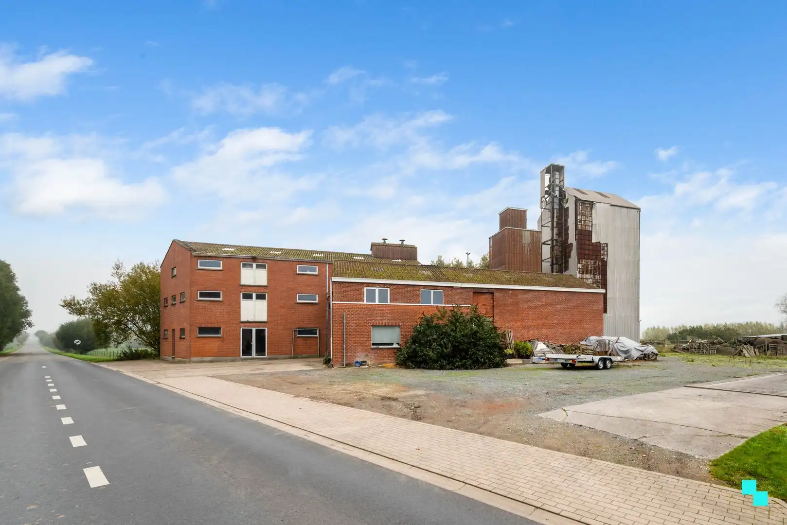 Authentiek bedrijfsgebouw met mogelijkheid tot geïntegreerde woonst foto 30