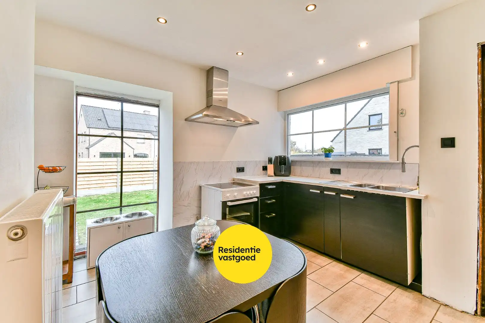 Vlot bereikbare villa met 4 slaapkamers foto 7