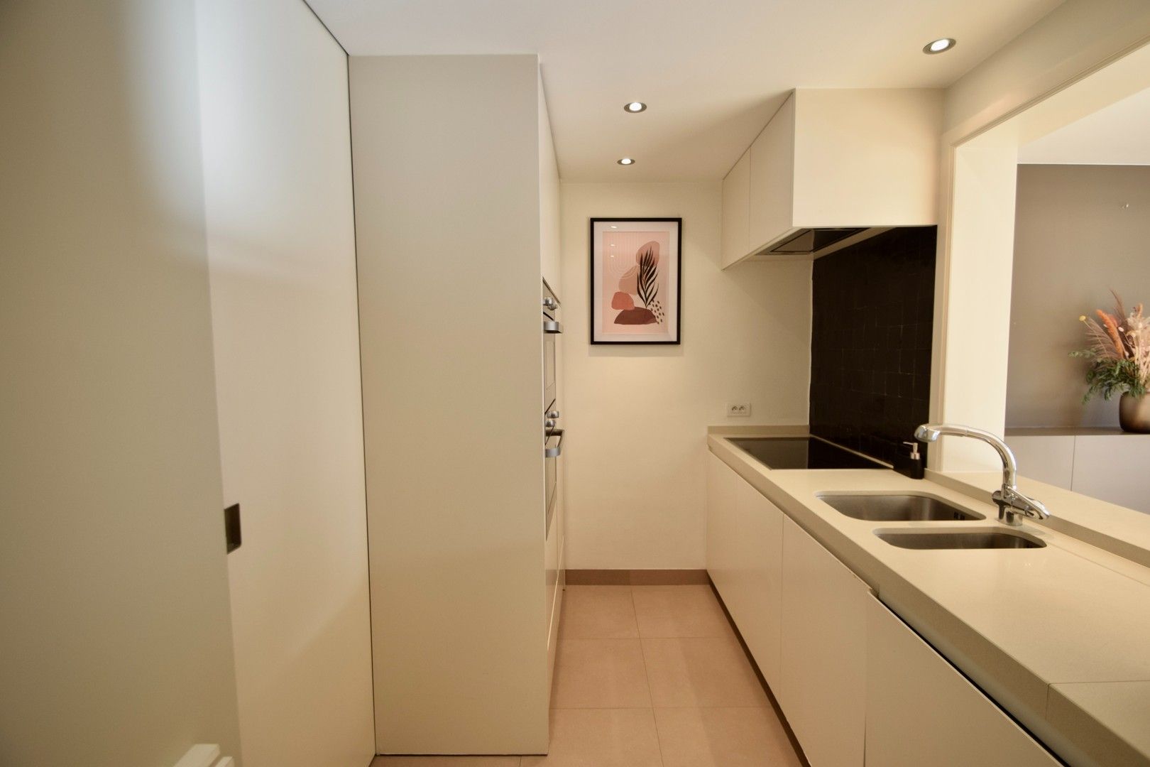 Twee slaapkamer appartement met terras gelegen aan het Alfred Verweeplein, centrum Knokke. foto 8