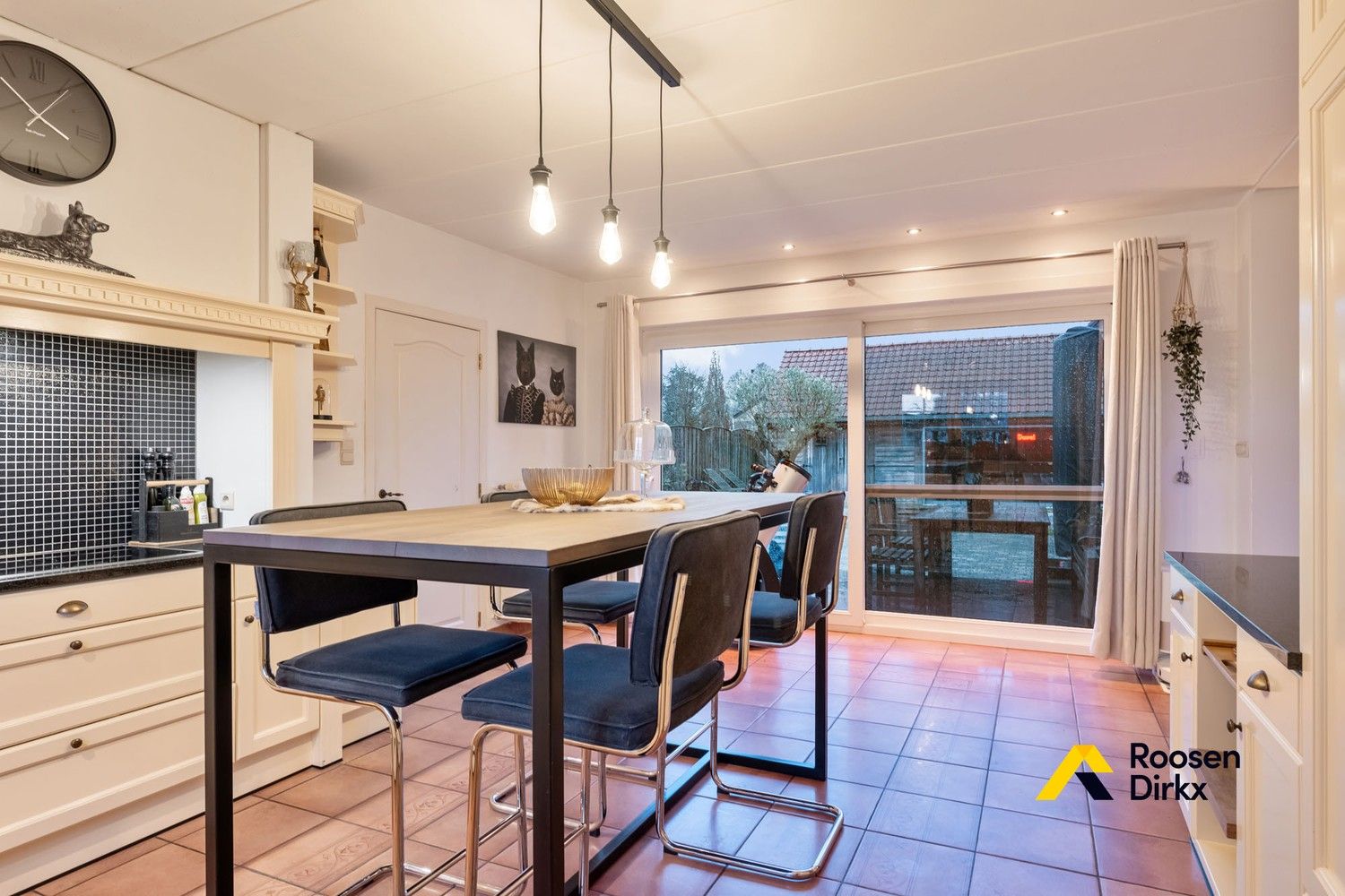 Karaktervolle gezinswoning met 3 slaapkamers, praktijkruimte en pool house op 6a13ca foto 18