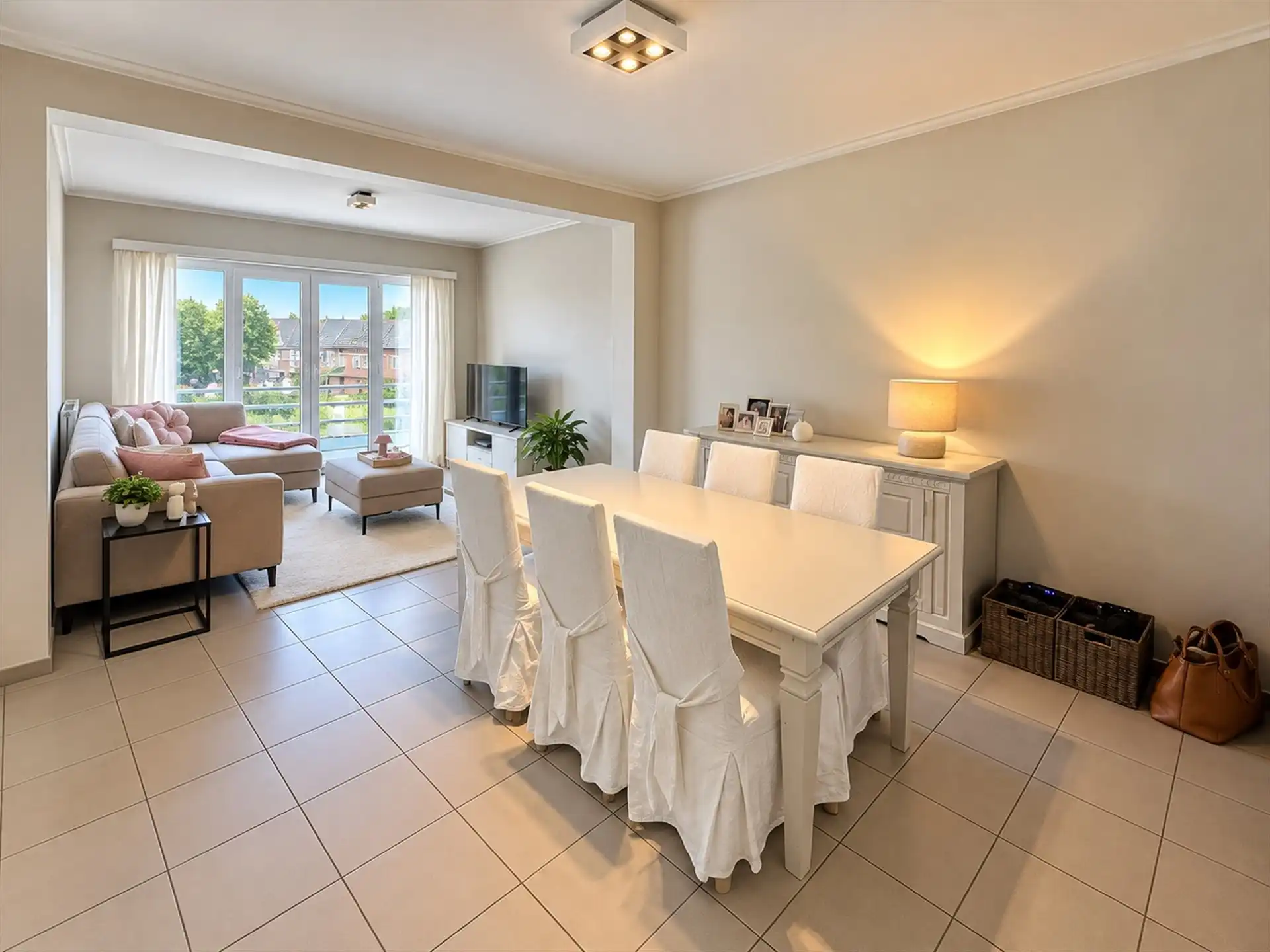 Aangenaam appartement met twee slaapkamers en terras foto {{pictureIndex}}