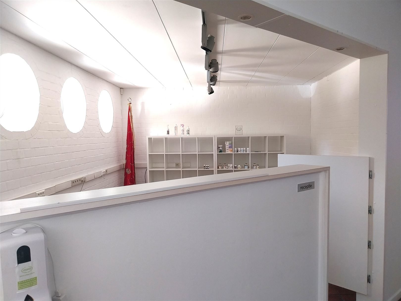 TE HUUR: Multifunctioneel gebouw op het industrieterrein van Beringen! foto 5