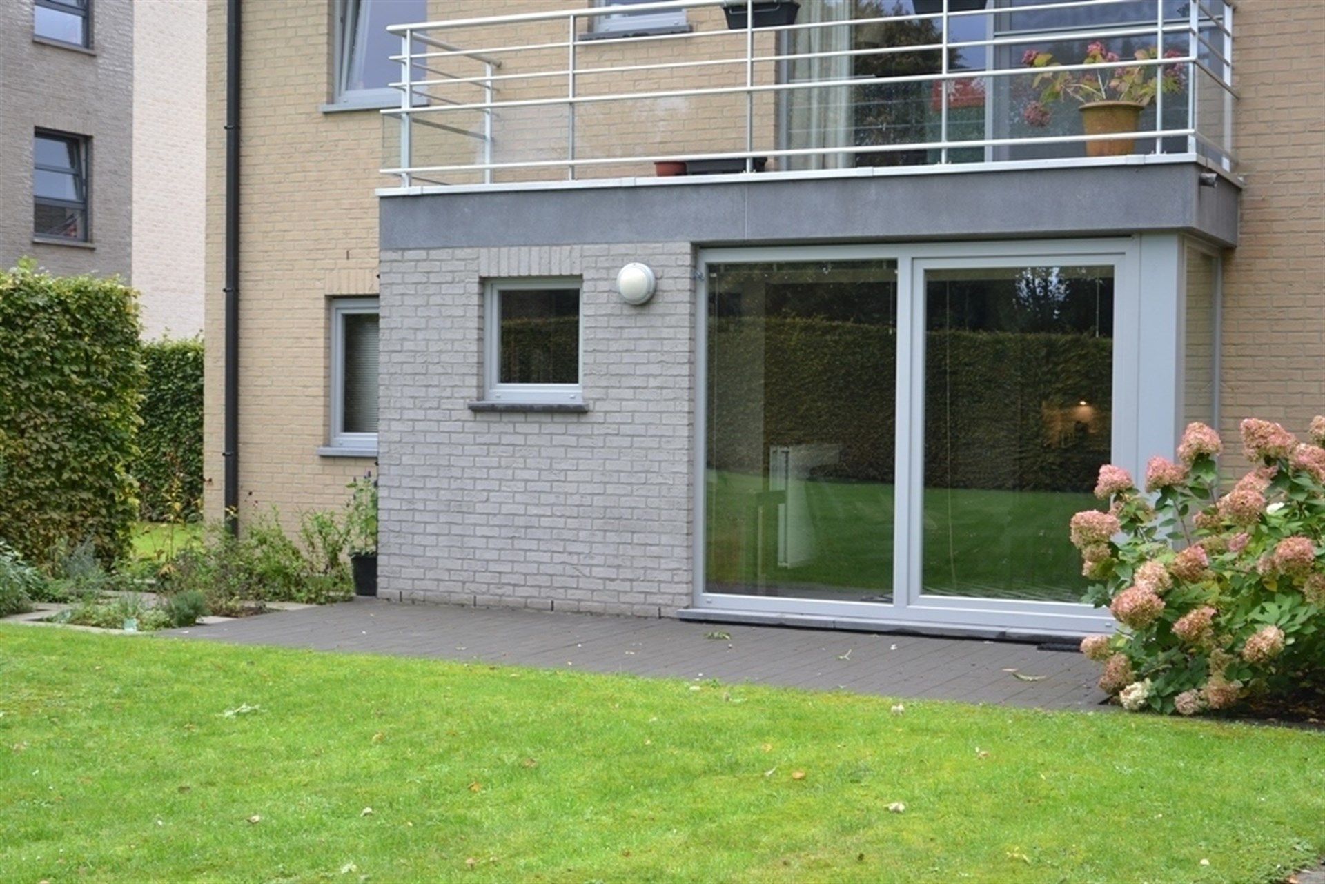 Gelijkvloers appartement met terras gelegen op wandelafstand van het centrum. foto 7