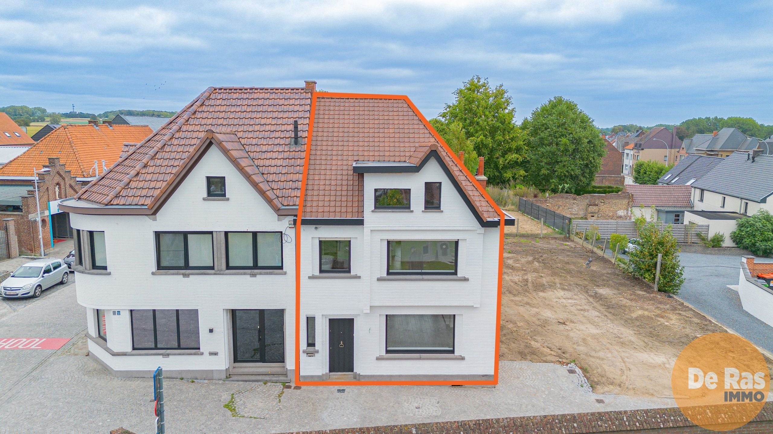 HILLEGEM – Mooi gerenoveerde woning met aangename tuin foto 2