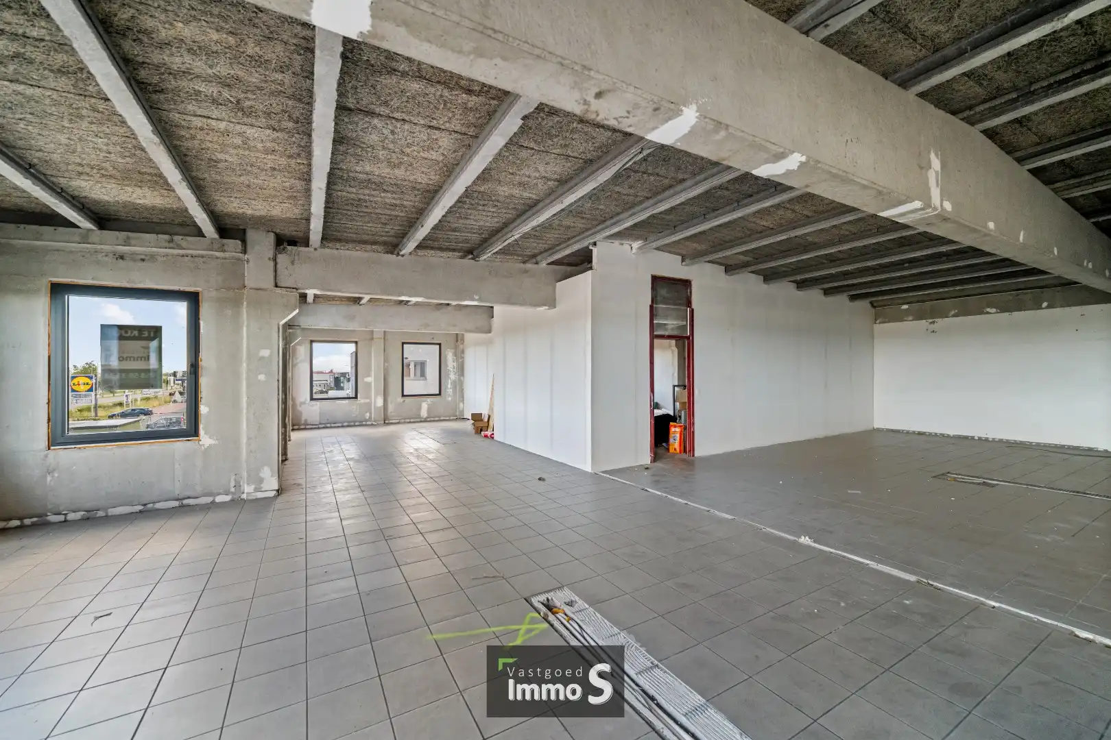 Instapklaar handelspand met sterke visibiliteit op commerciële ligging foto 14