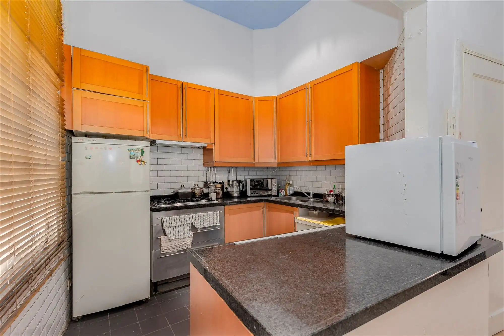 Hoekpand bestaande uit handelsglvl + 6 appartementen foto 10