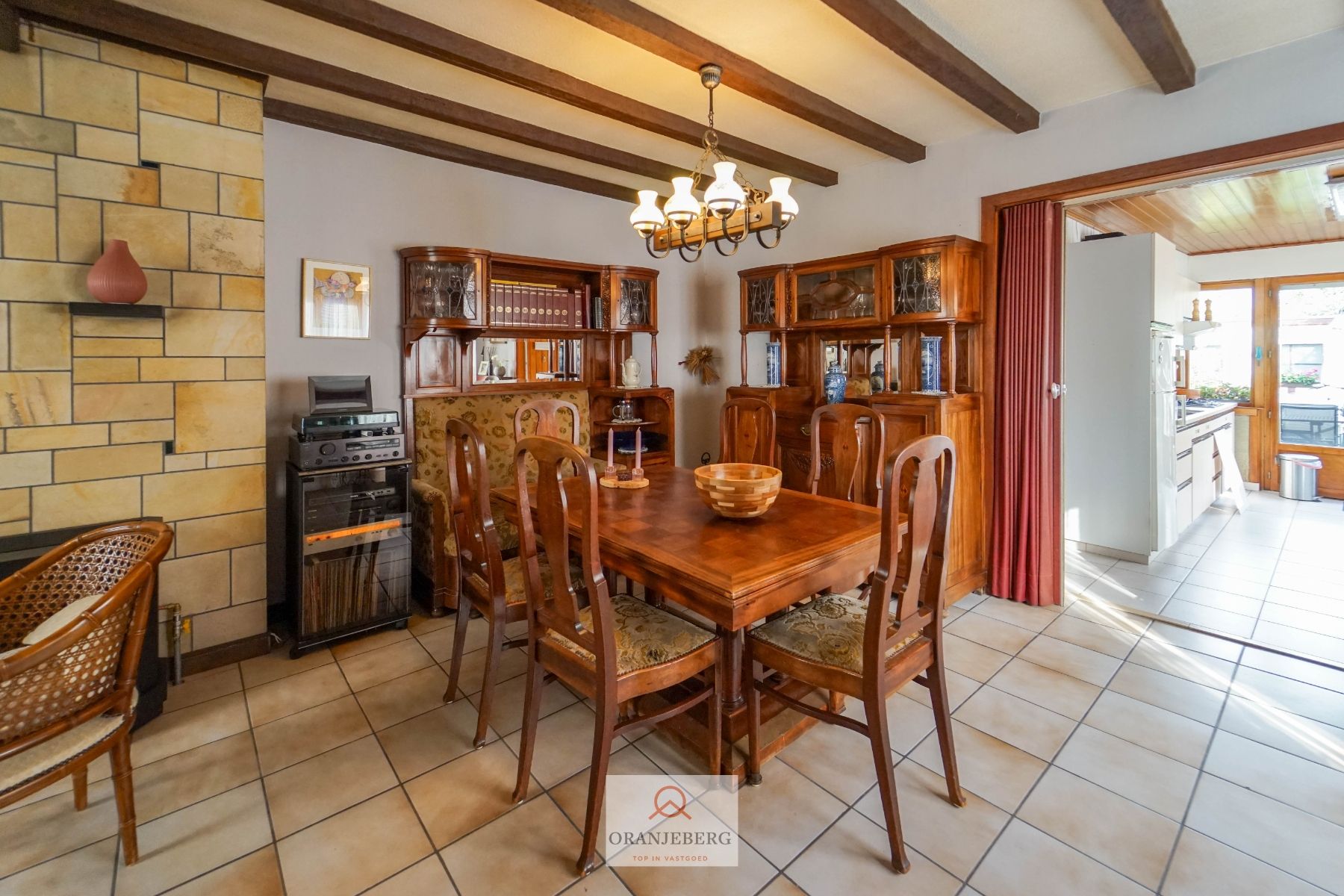 COMPROMIS IN OPMAAK! Charmante halfopen woning met oprit, tuin én garage te koop nabij UZ foto 7