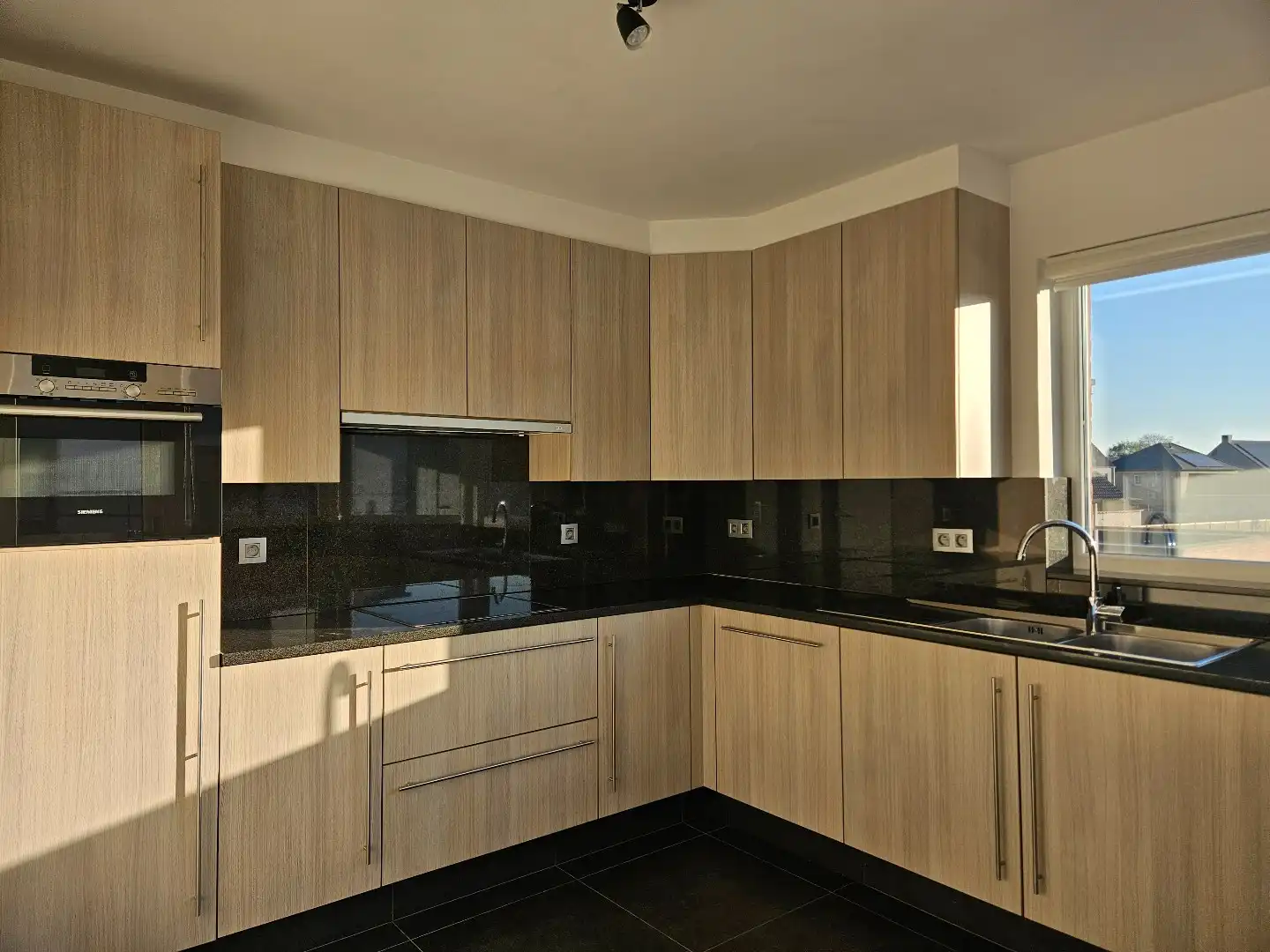 Duplexappartement met 2 slaapkamers en ruim terras in Geel-Punt! foto 8