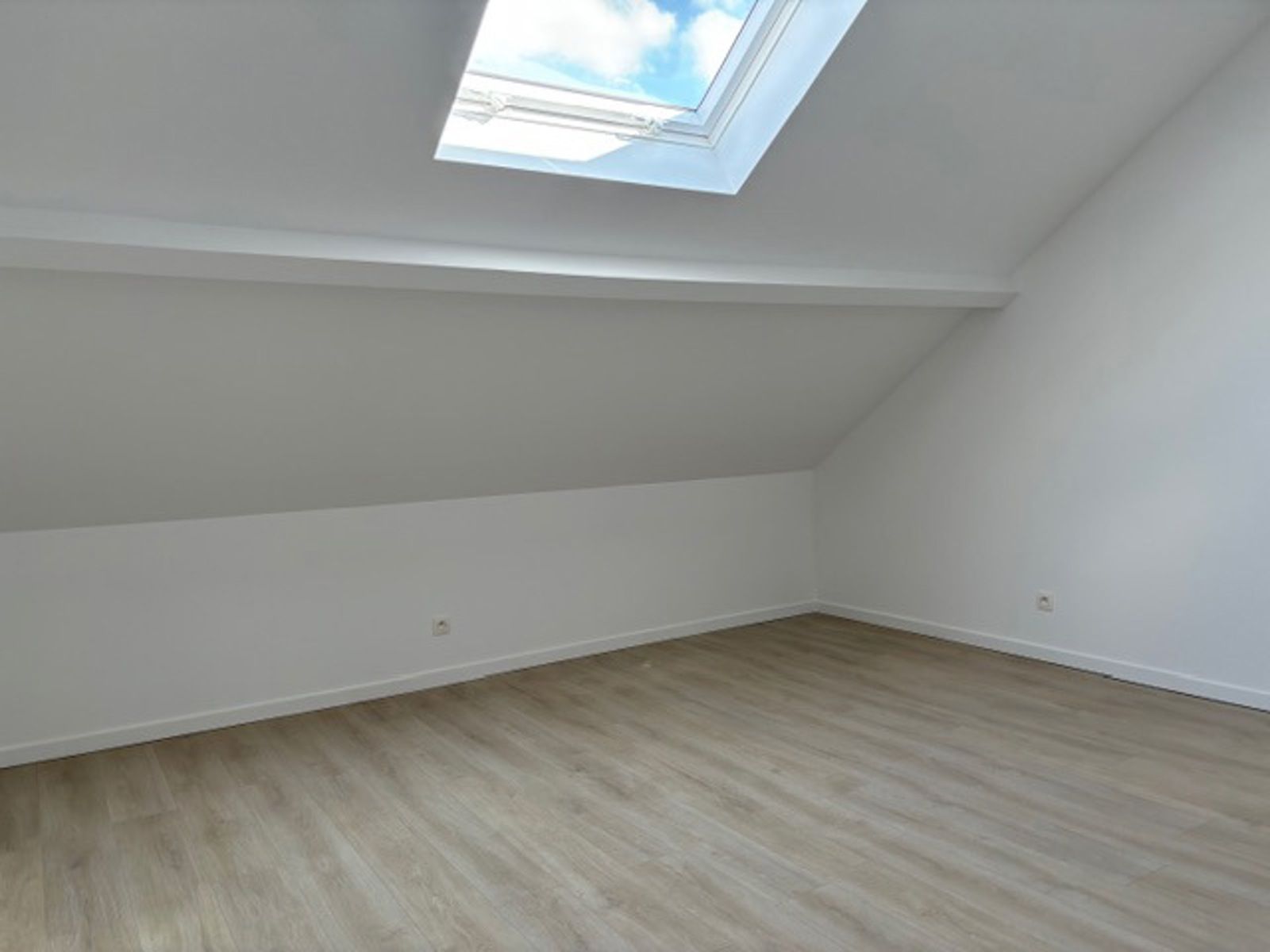 Volledig rerenoveerde woning 5 slpks 2 badks centrum Landen foto 34